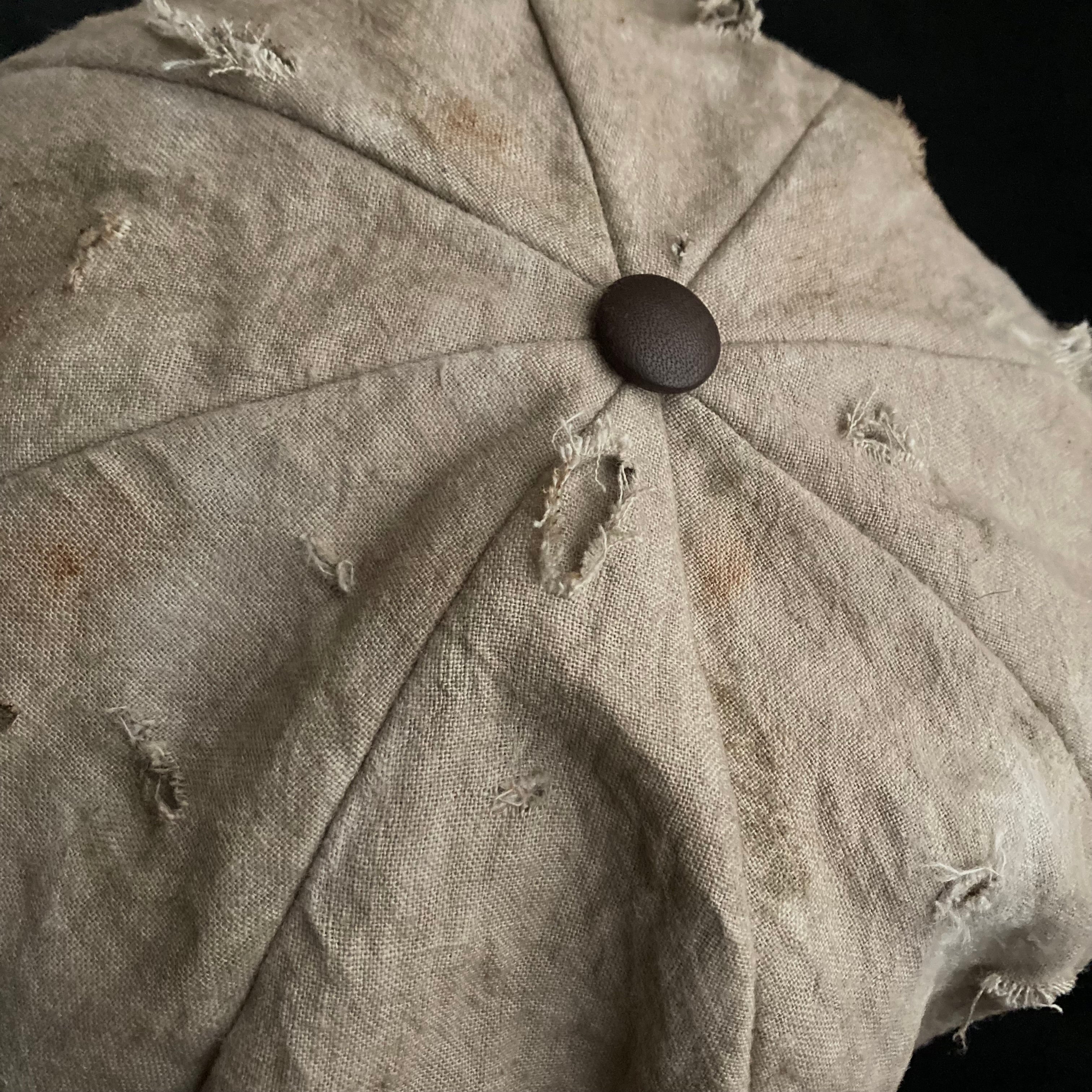「完売品」triangle hat linen damage casquette Big volume sand damage linen casquette – triangles hat