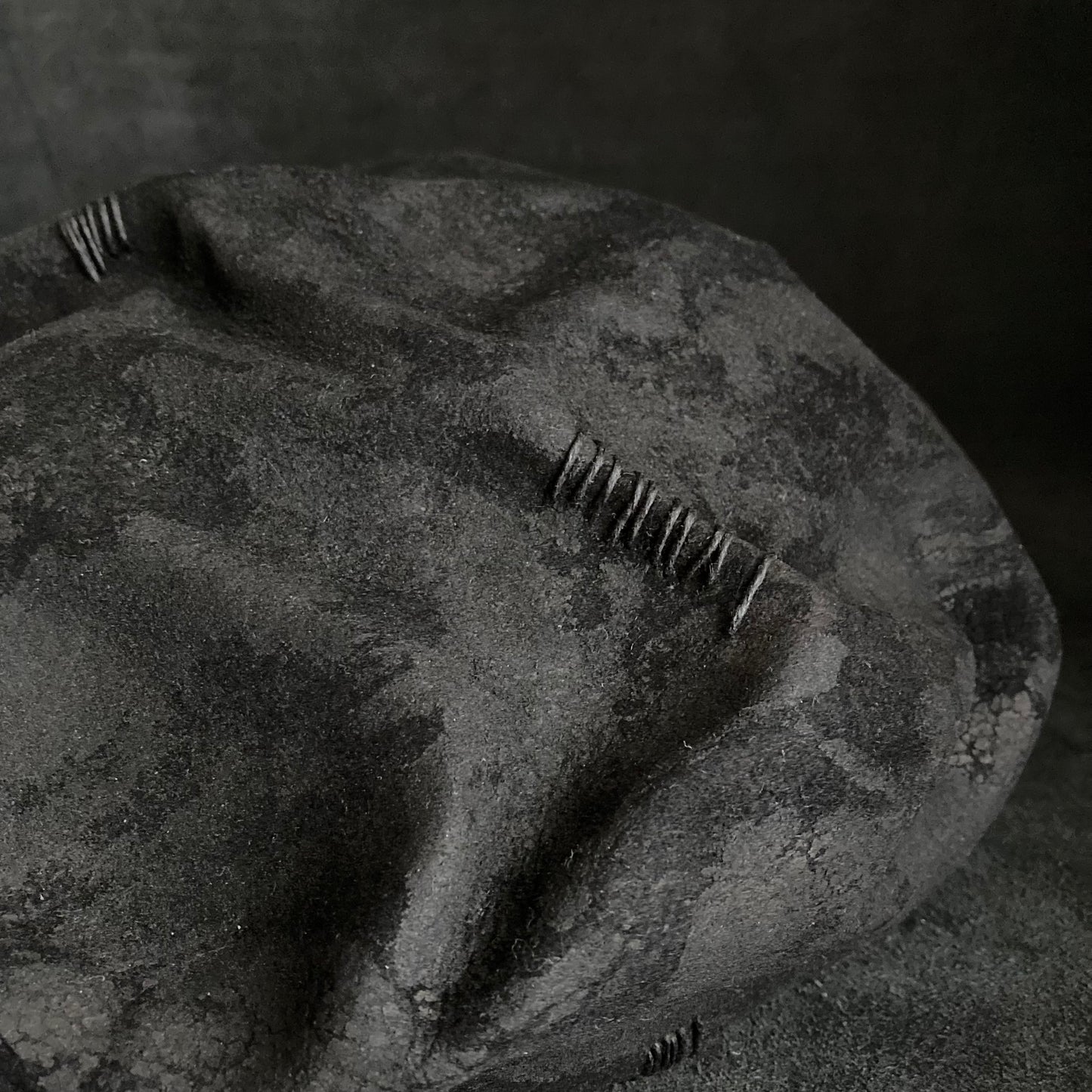 Charcoal bumpy rock beret