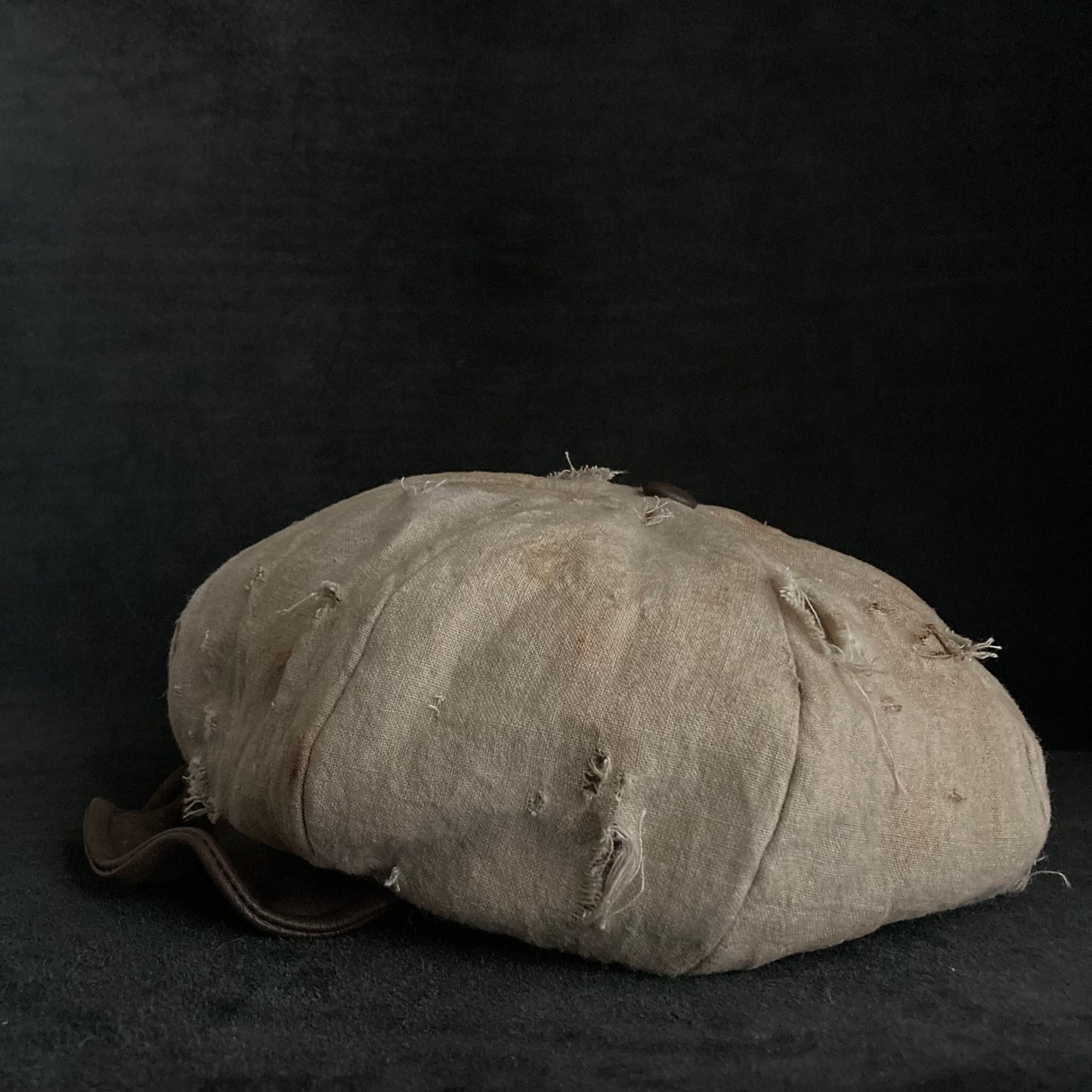 Big volume sand damage linen casquette