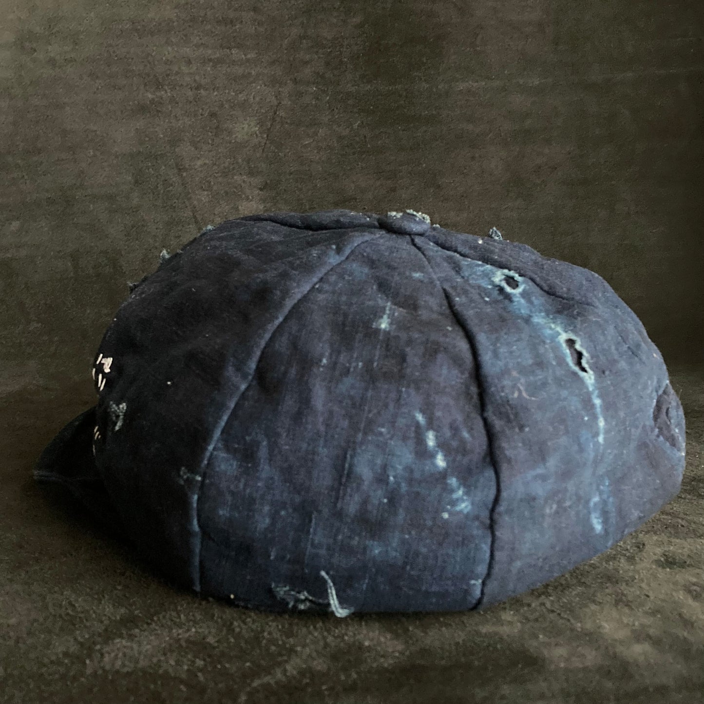 Indigo dyed hand stitch damage casquette