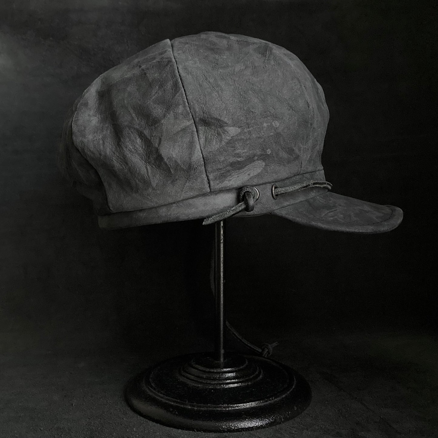 Uneven dark seabed leather cap