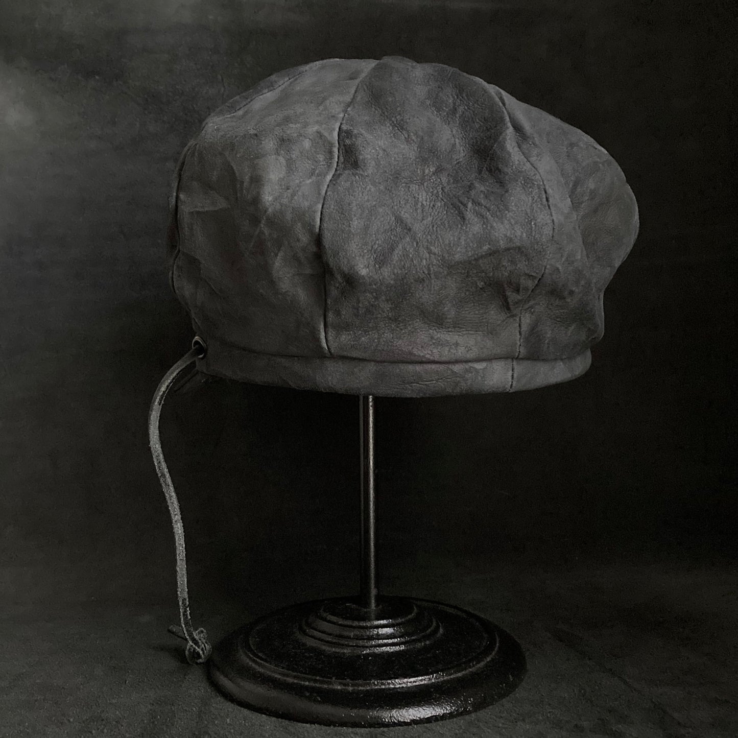 Uneven dark seabed leather cap