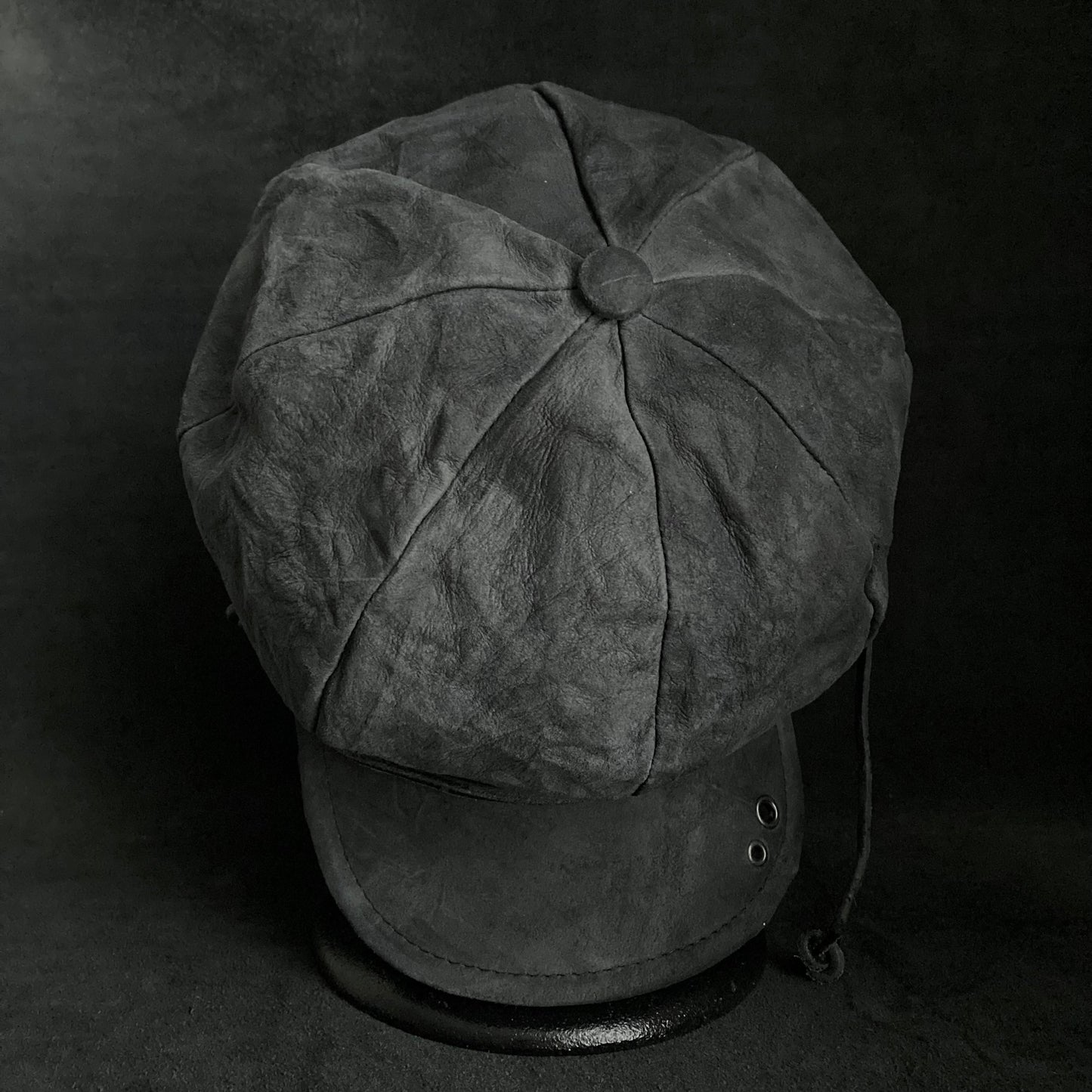 Uneven dark seabed leather cap