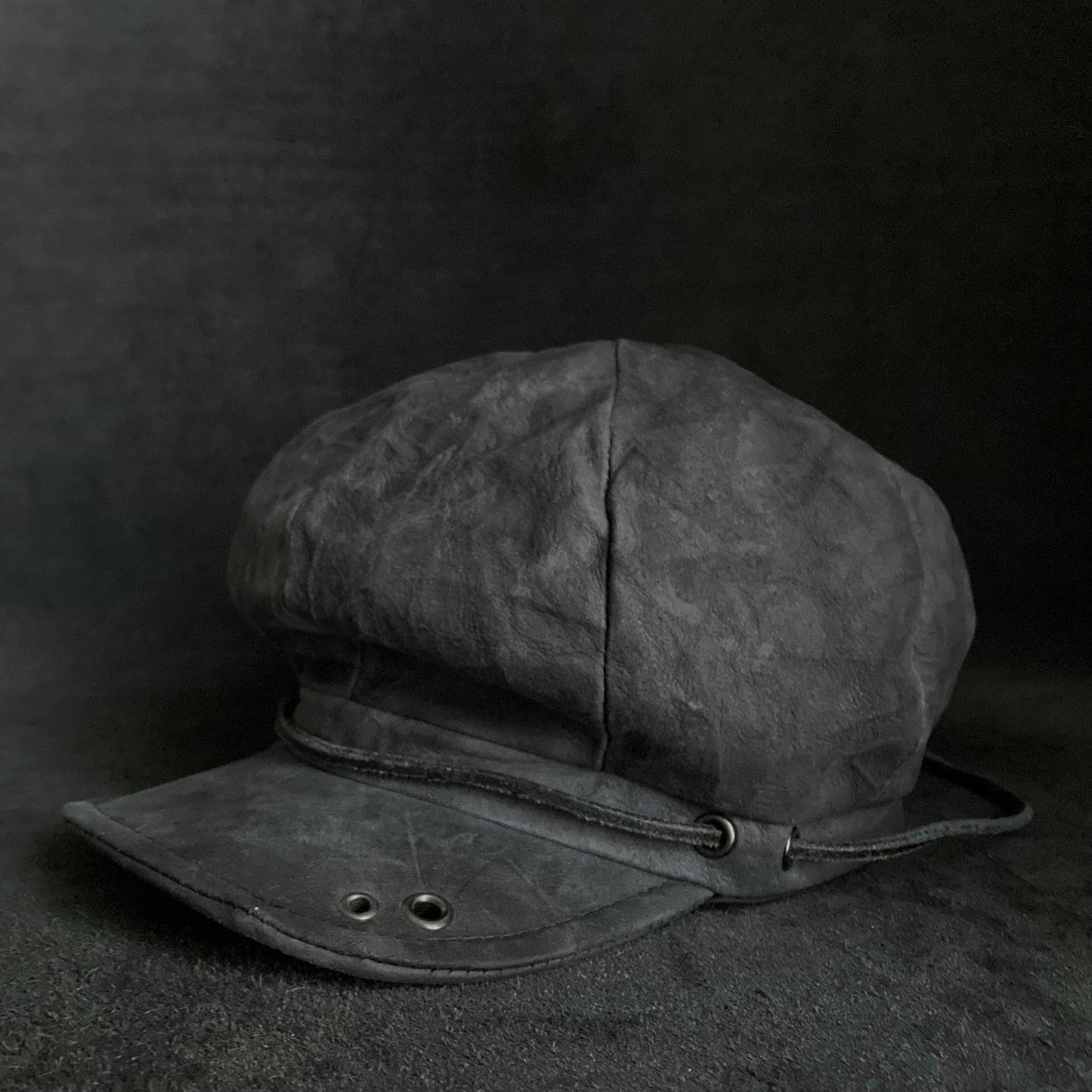 Uneven dark seabed leather cap