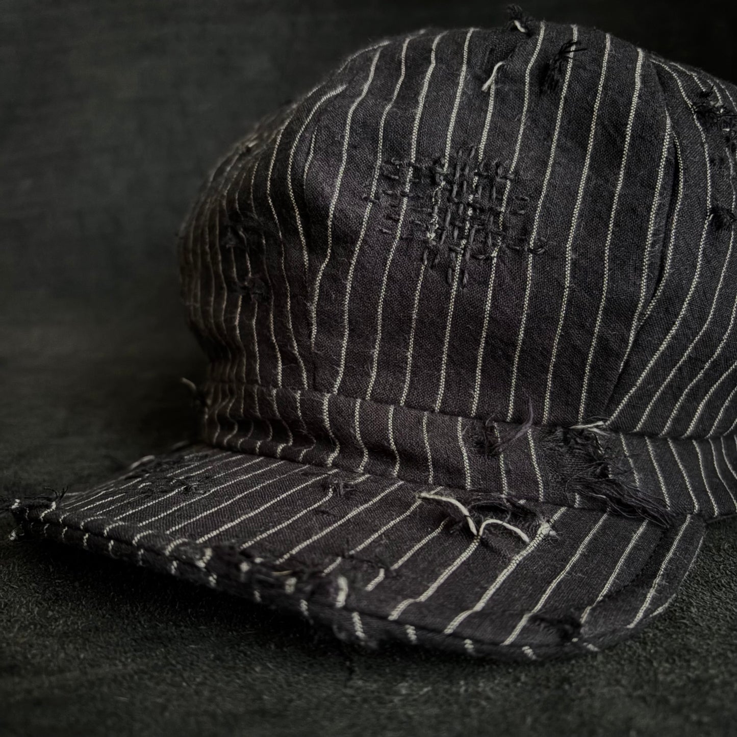 Yarn-dyed stripe damage casquette