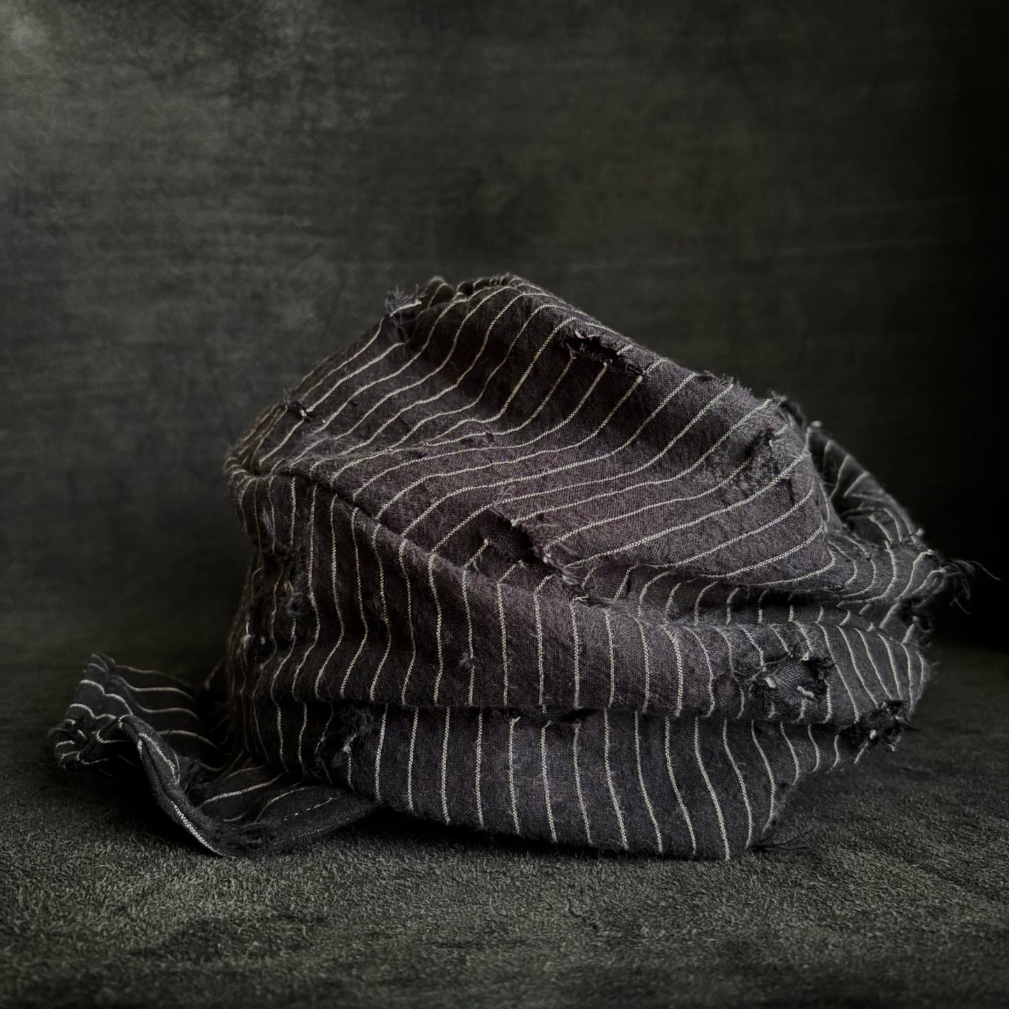 Yarn-dyed stripe damage turn cap