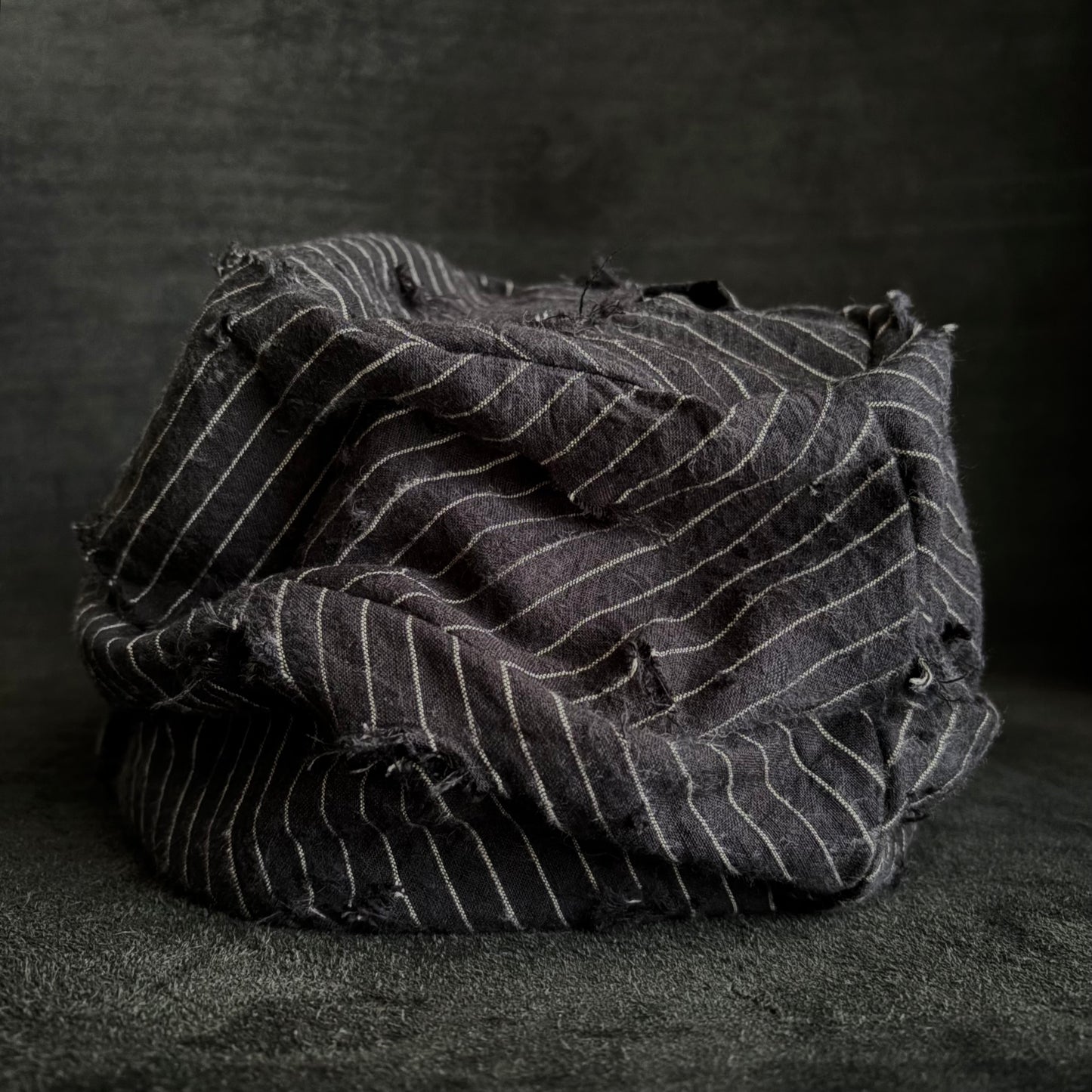 Yarn-dyed stripe damage turn cap
