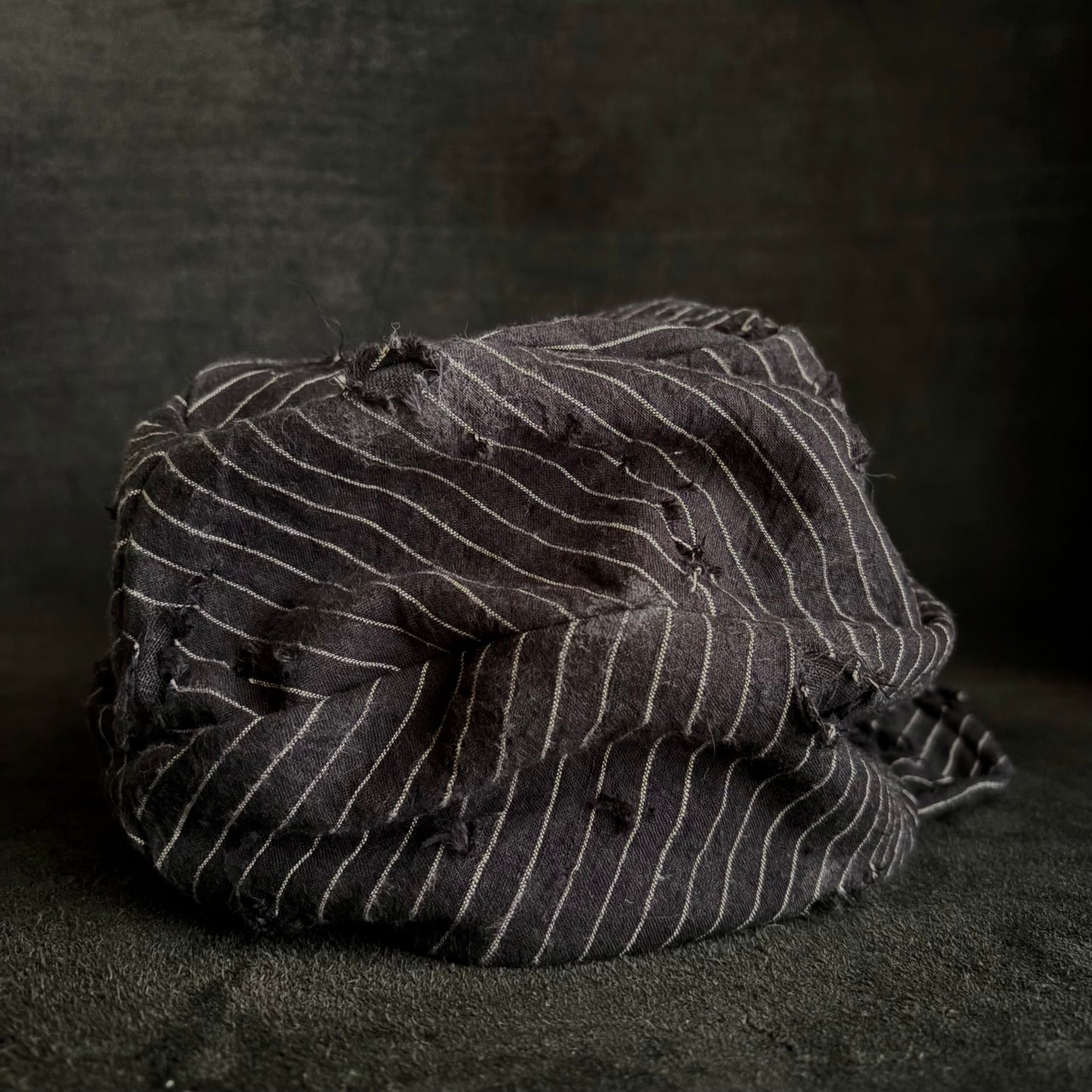 Yarn-dyed stripe damage turn cap