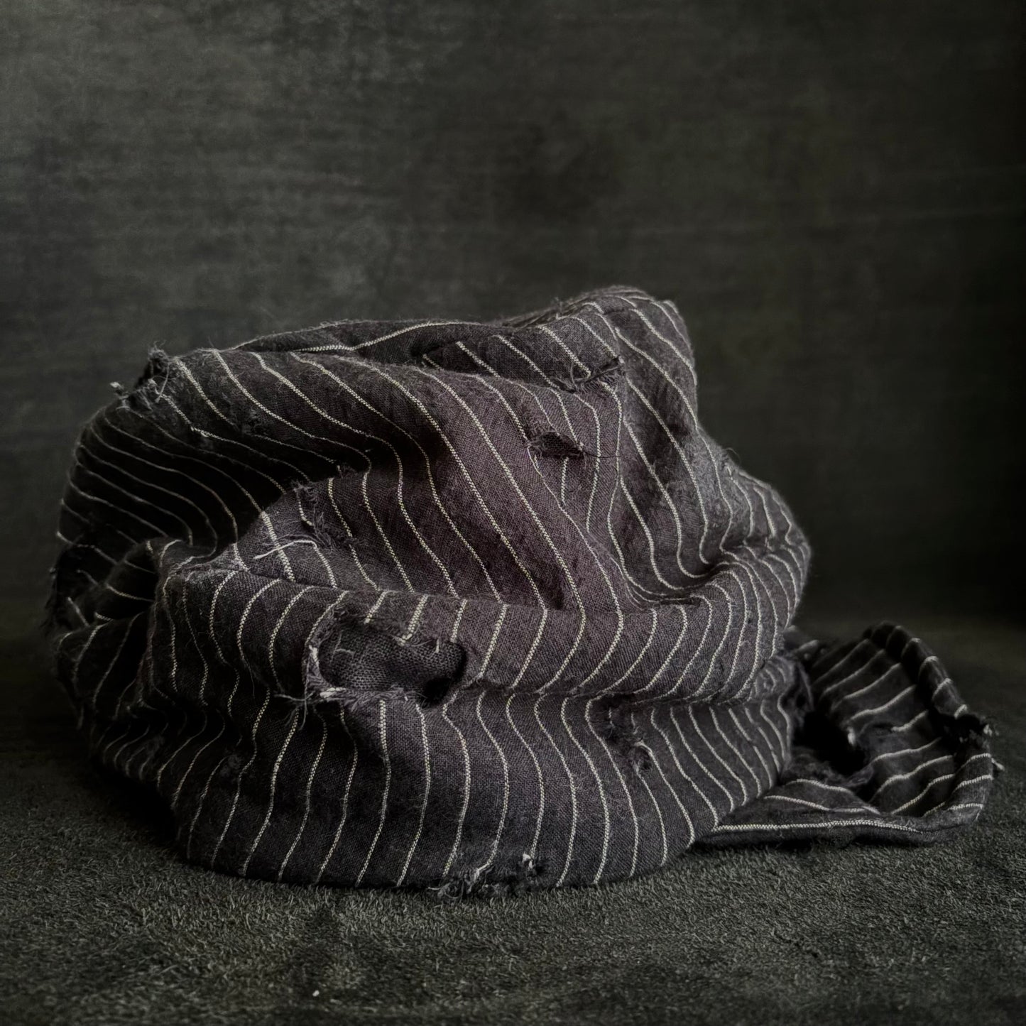 Yarn-dyed stripe damage turn cap