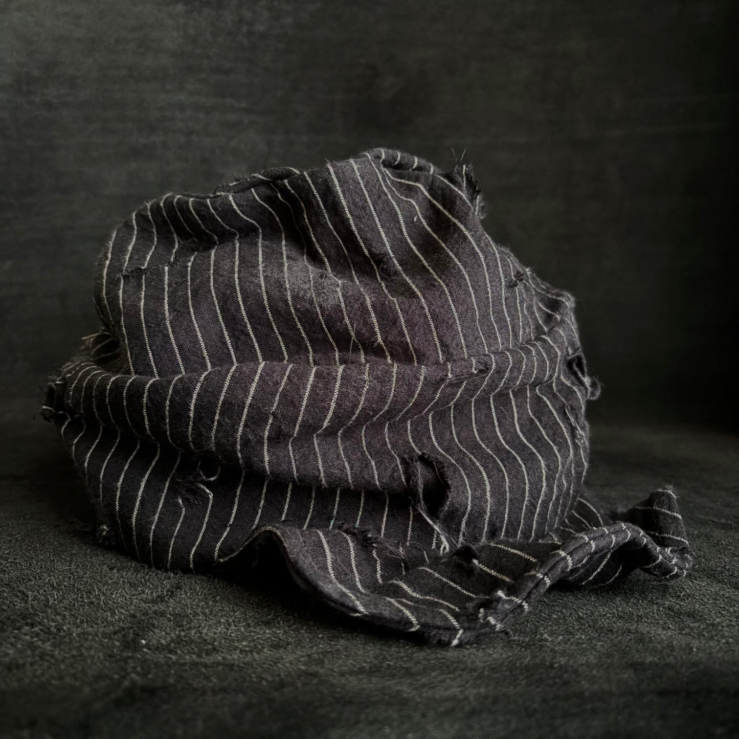 Yarn-dyed stripe damage turn cap