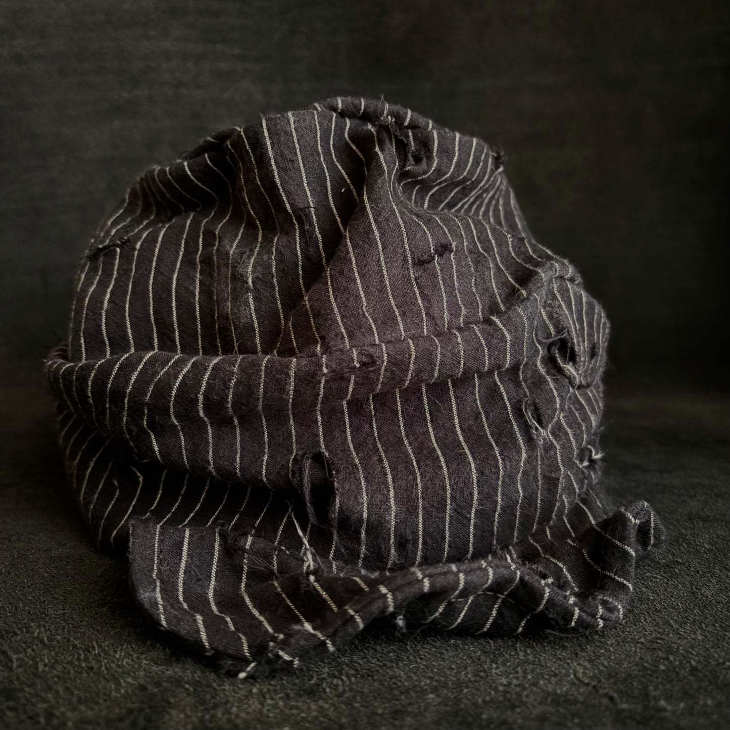 Yarn-dyed stripe damage turn cap