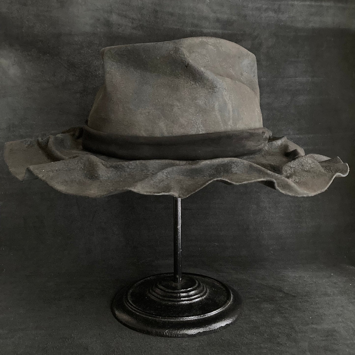 Charcoal wrinkle brim crush hat