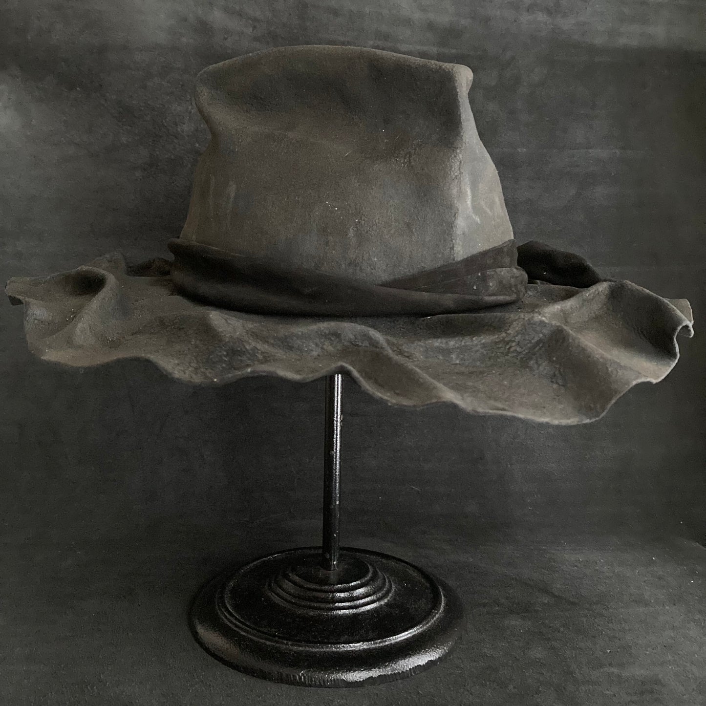 Charcoal wrinkle brim crush hat