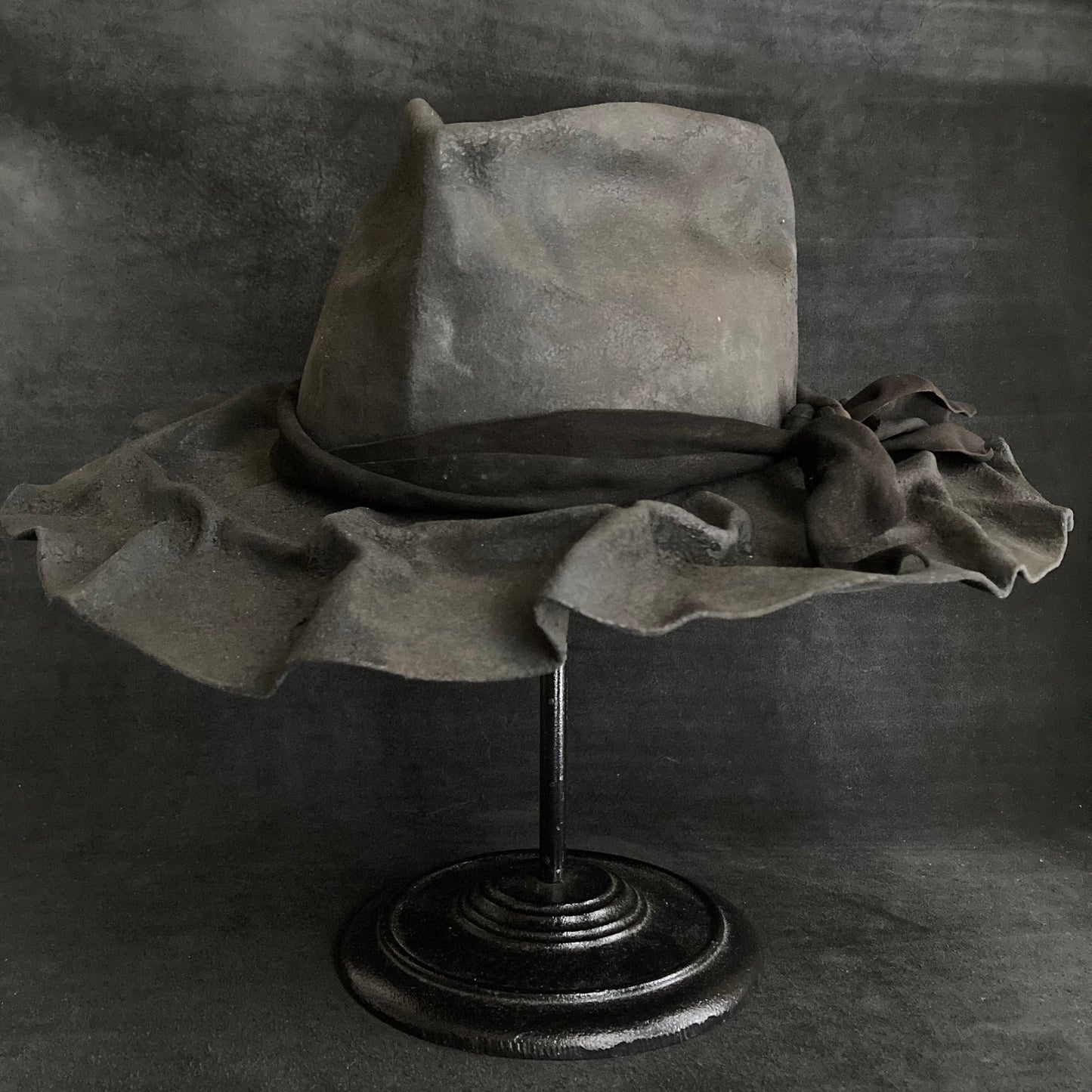 Charcoal wrinkle brim crush hat