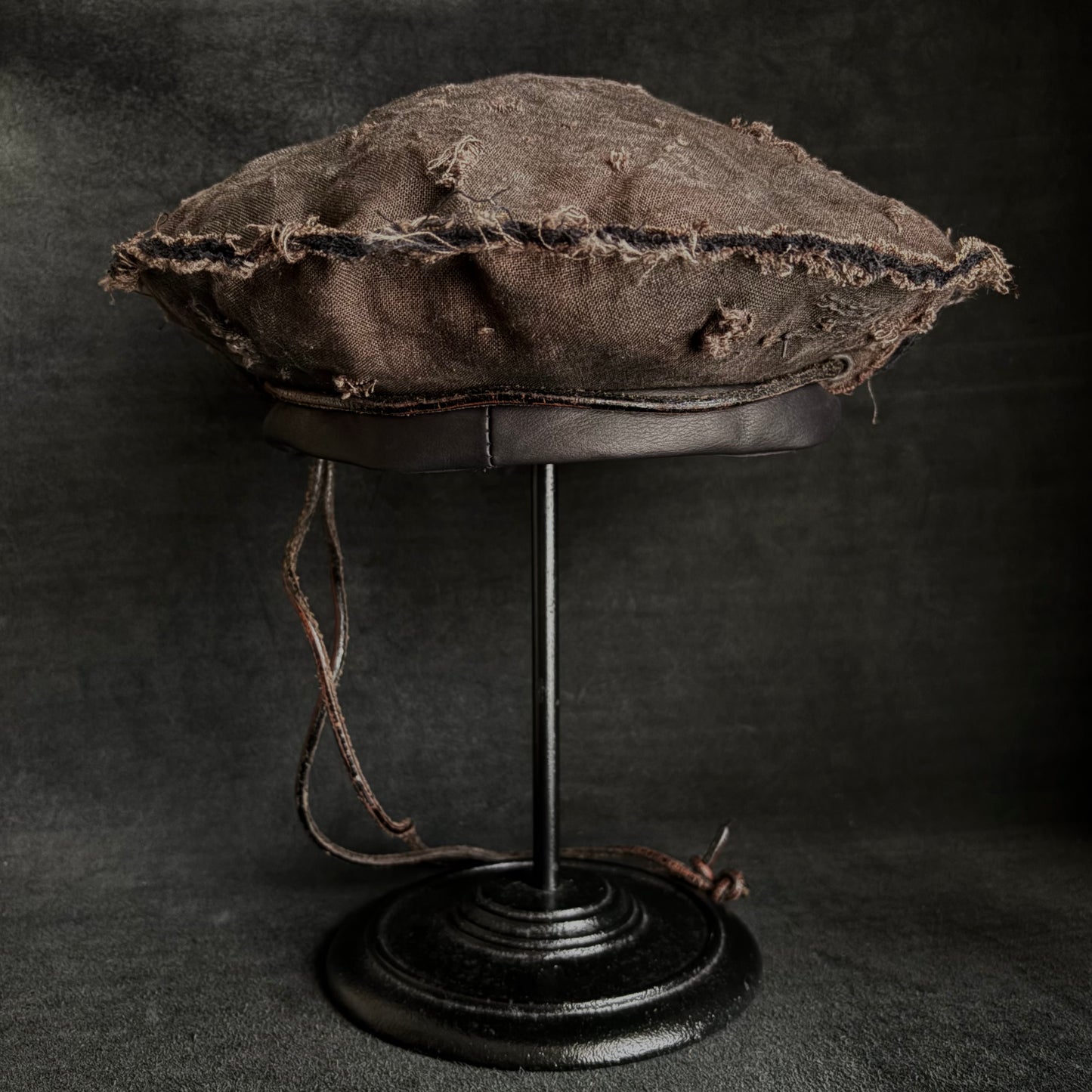 Uneven dyeing damage brown linen leather strap beret