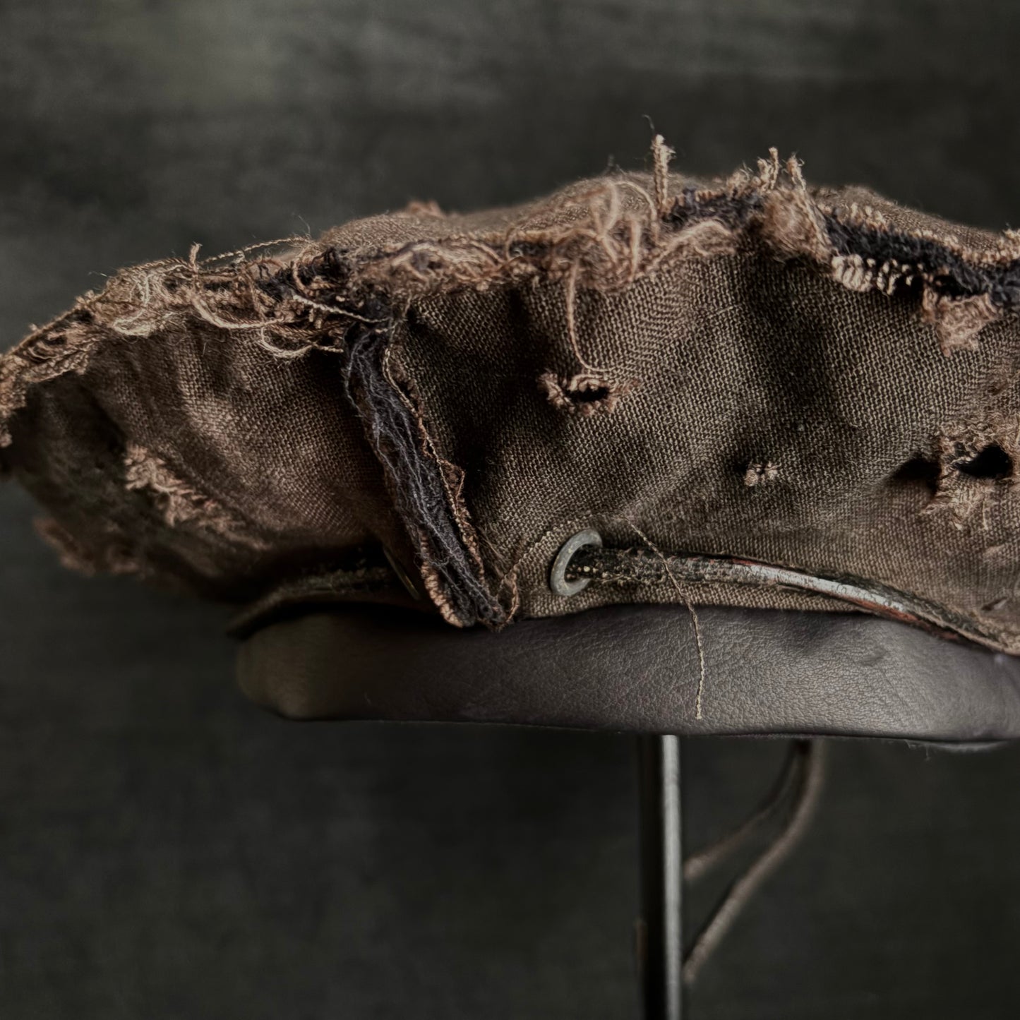Uneven dyeing damage brown linen leather strap beret