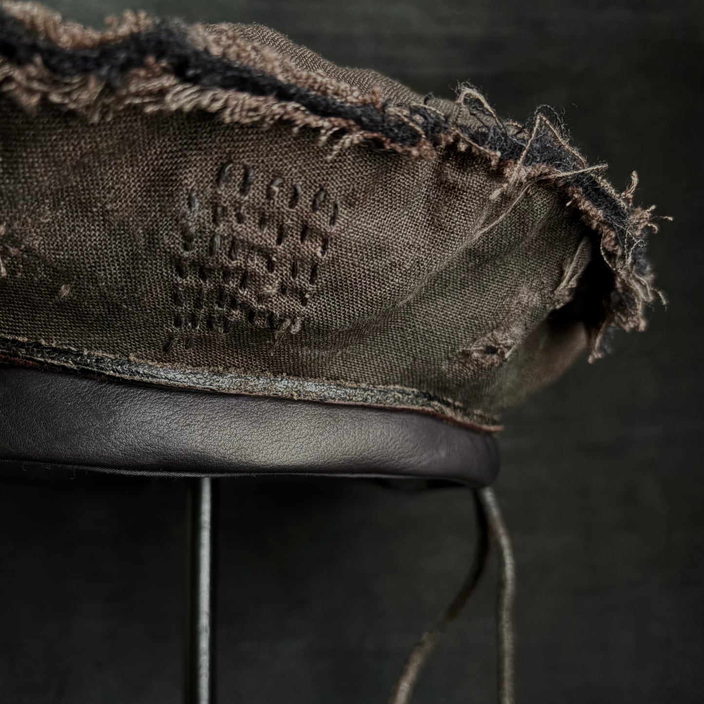 Uneven dyeing damage brown linen leather strap beret