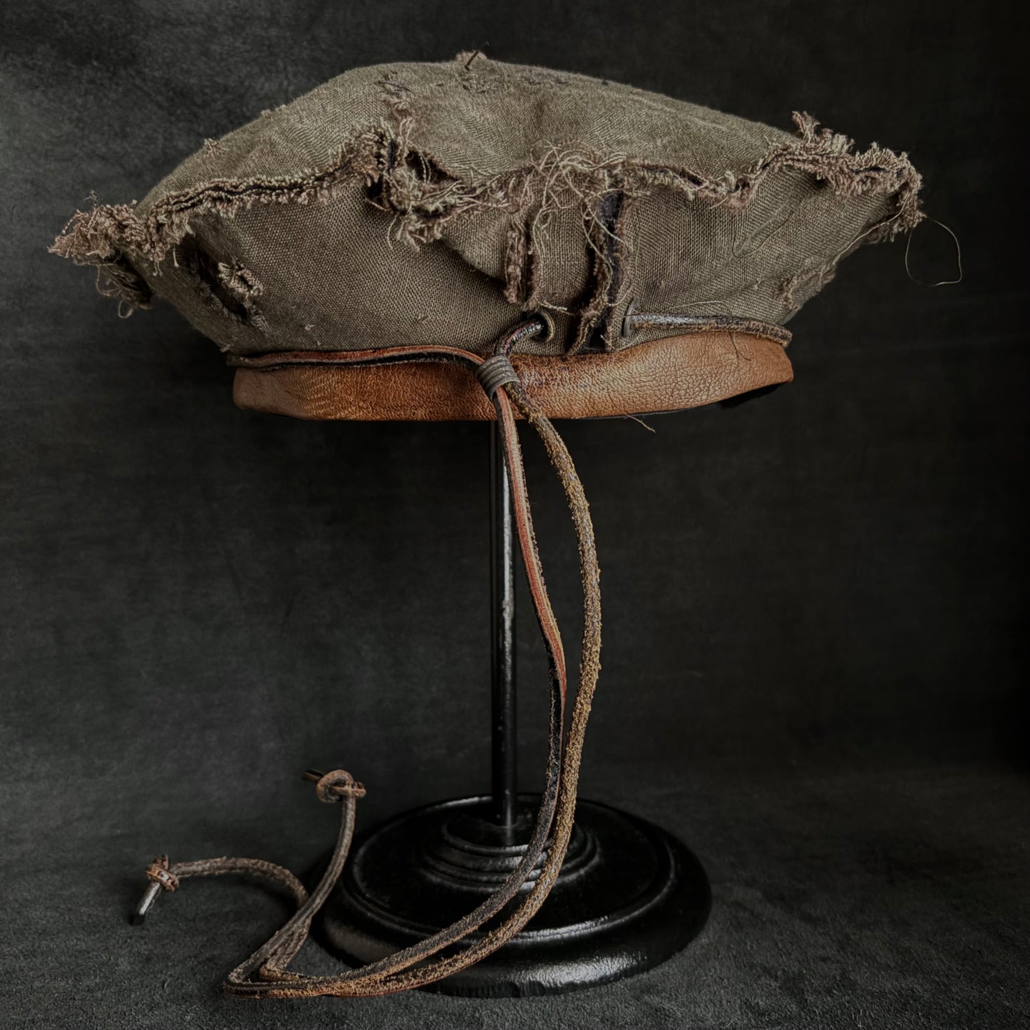 Damage khaki linen leather strap beret