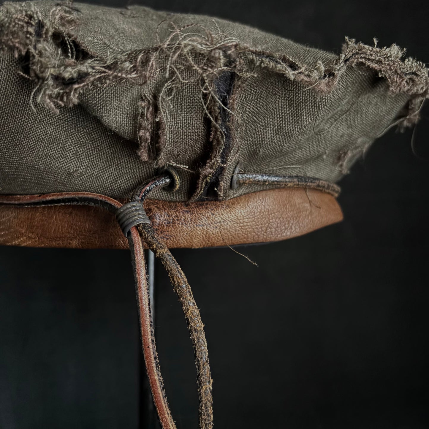 Damage khaki linen leather strap beret