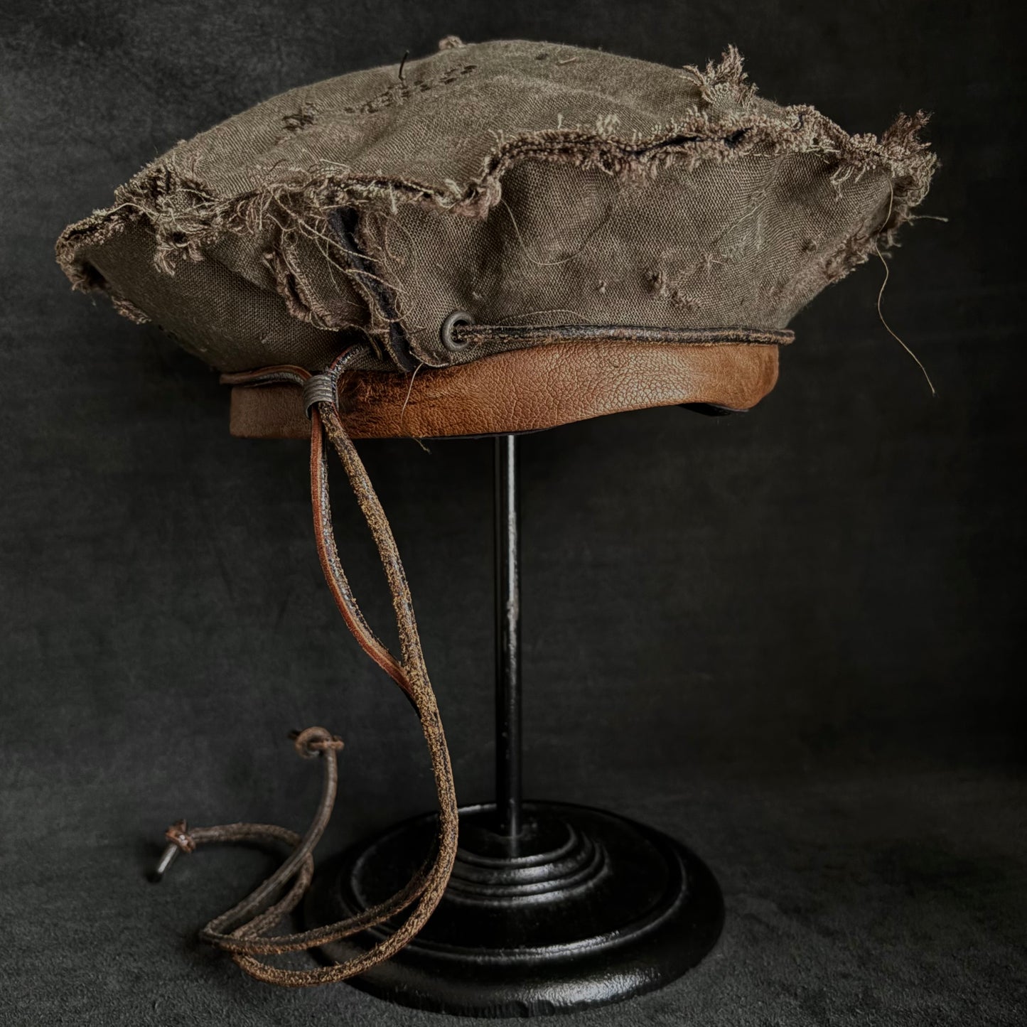 Damage khaki linen leather strap beret