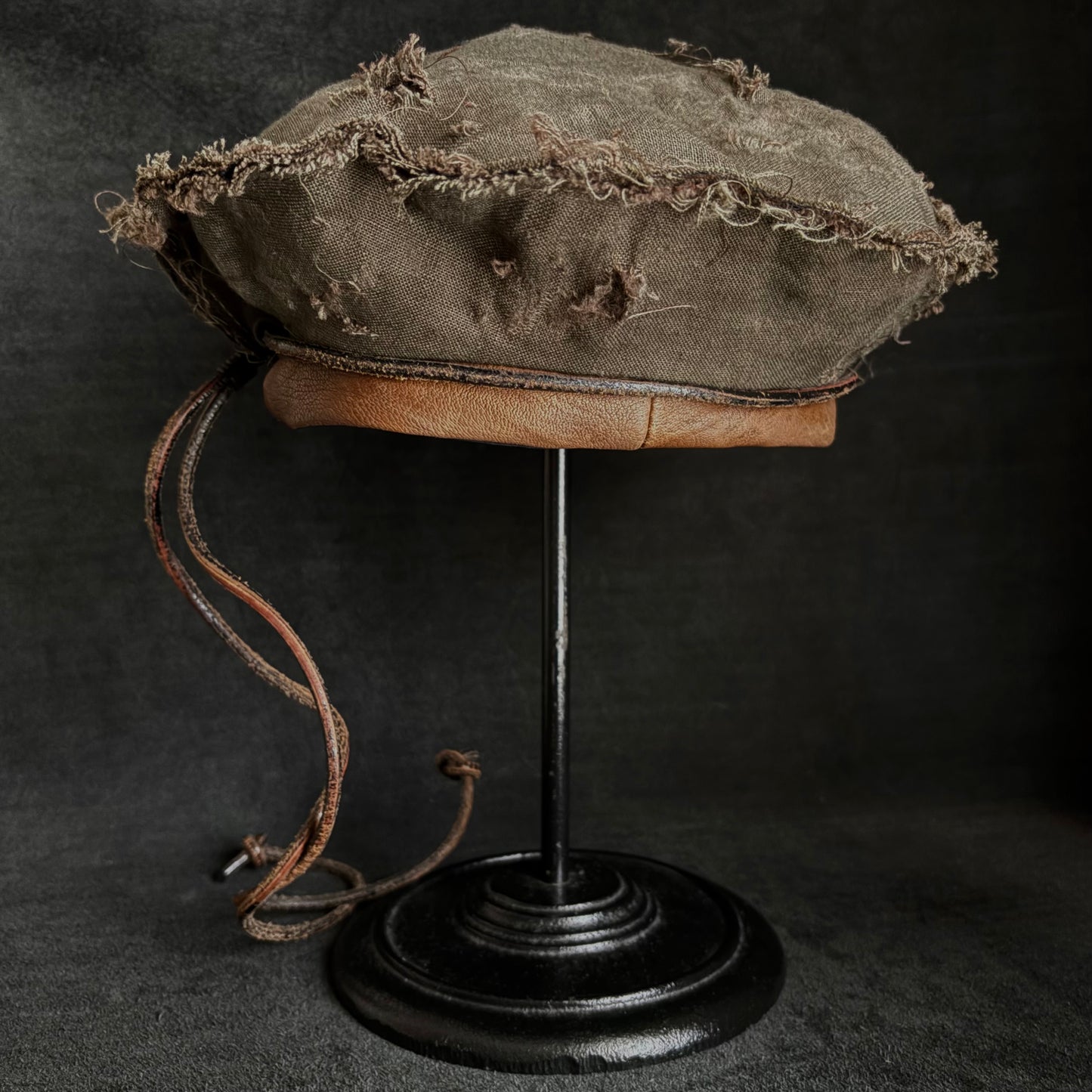 Damage khaki linen leather strap beret