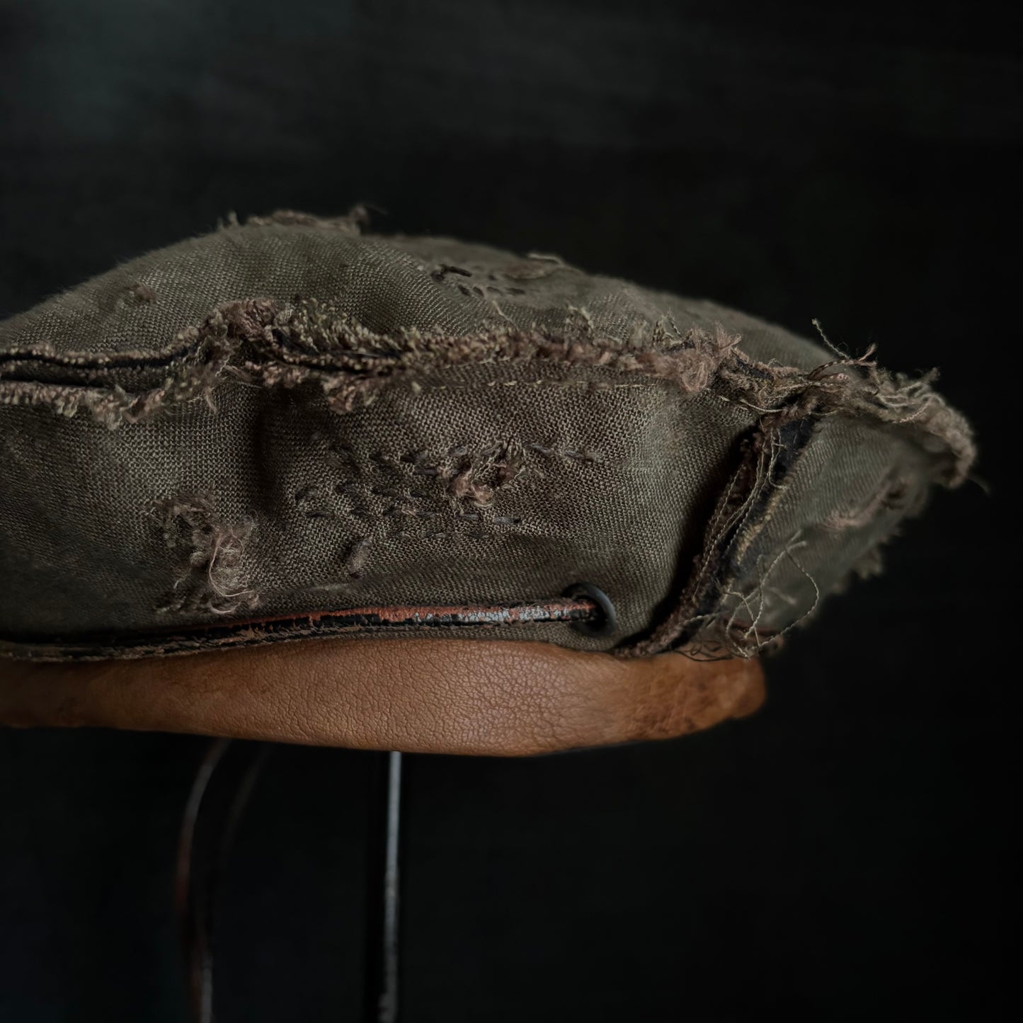 Damage khaki linen leather strap beret