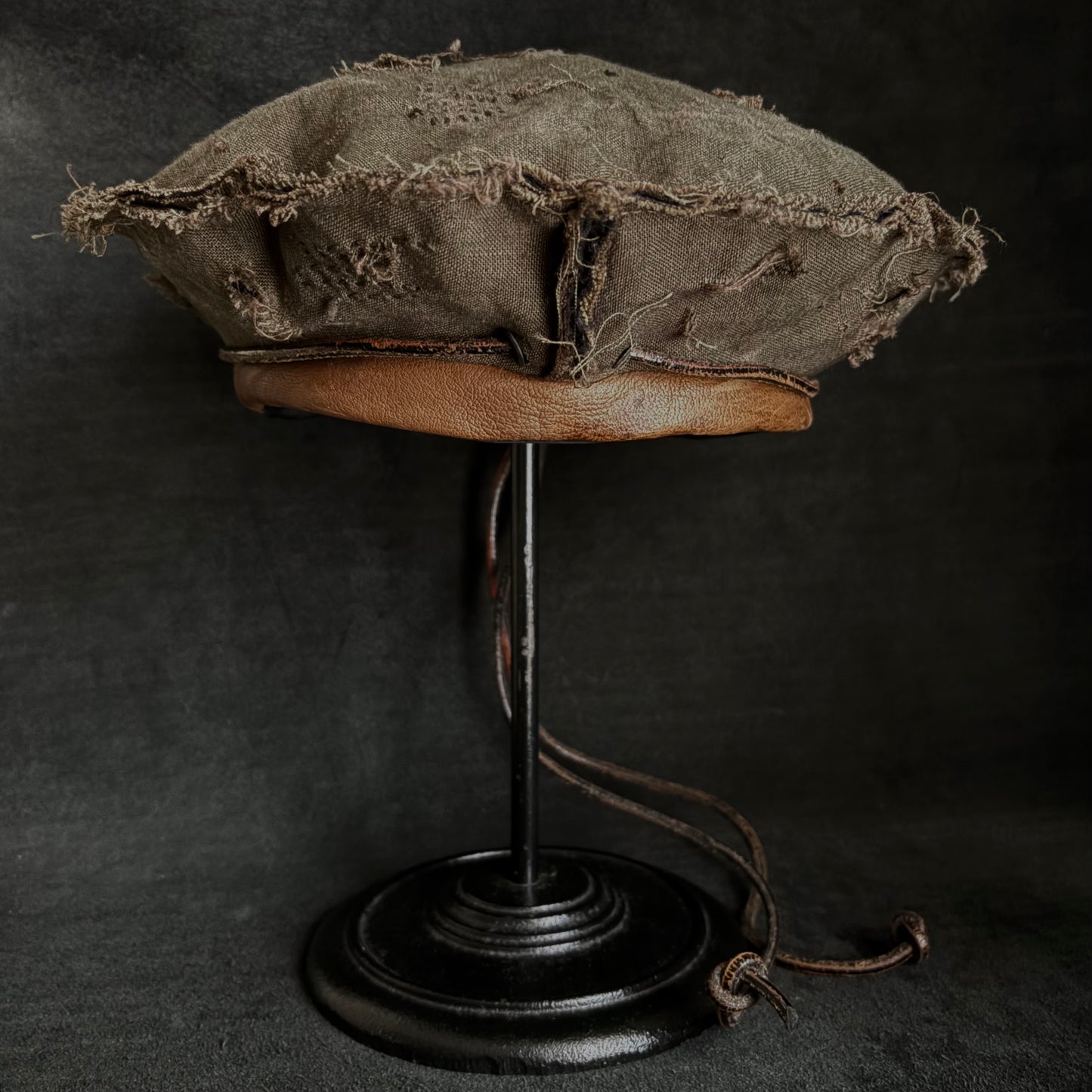 Damage khaki linen leather strap beret