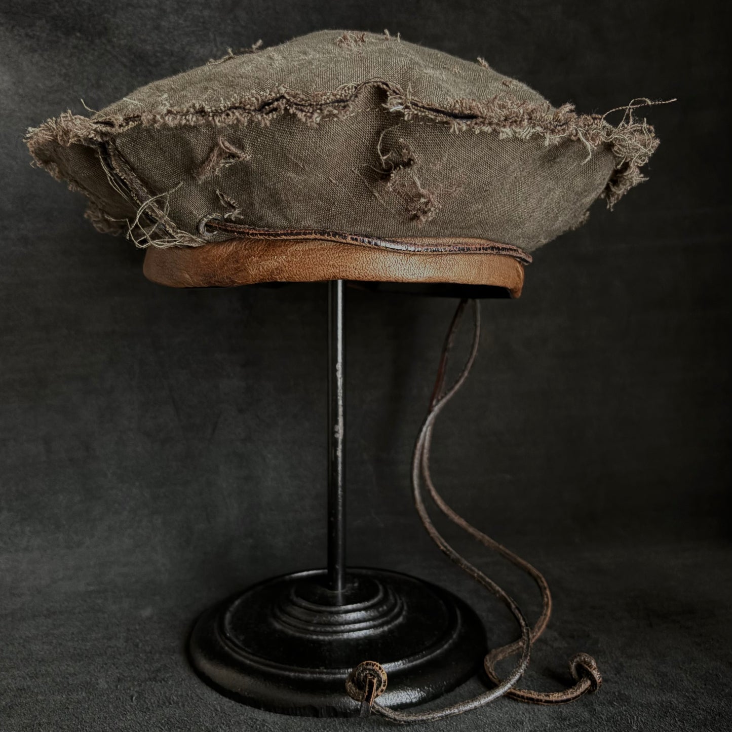 Damage khaki linen leather strap beret