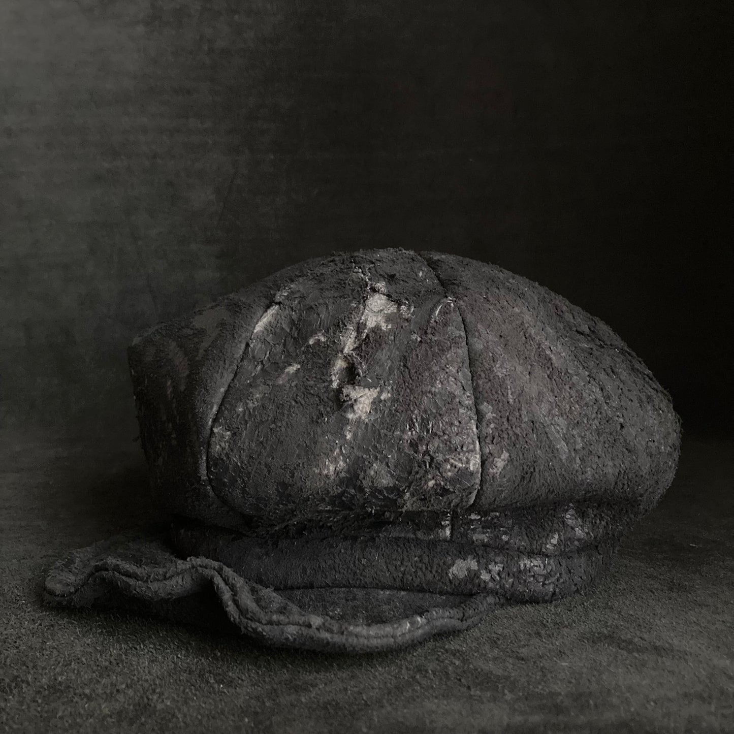 Scrape black leather casquette