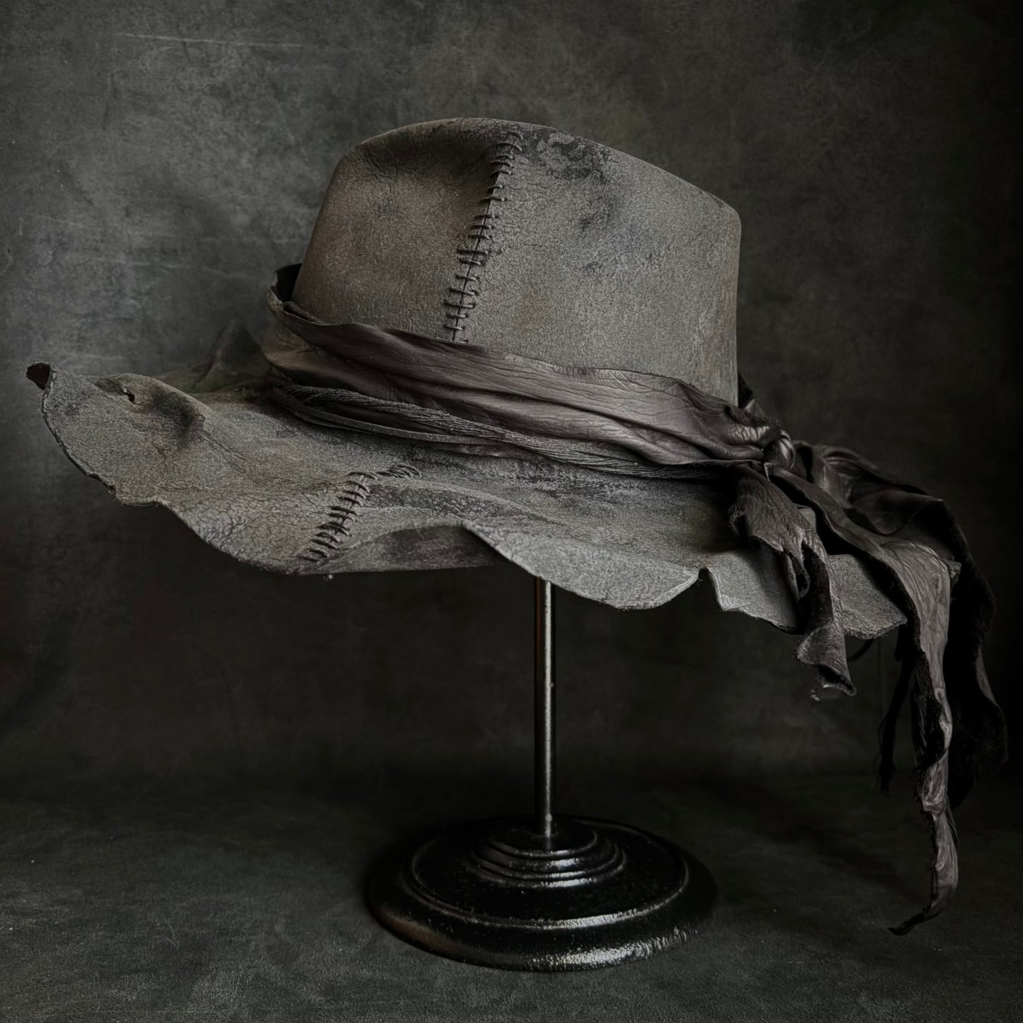 Charcoal wax stitch ｗrinkle brim fedora hat
