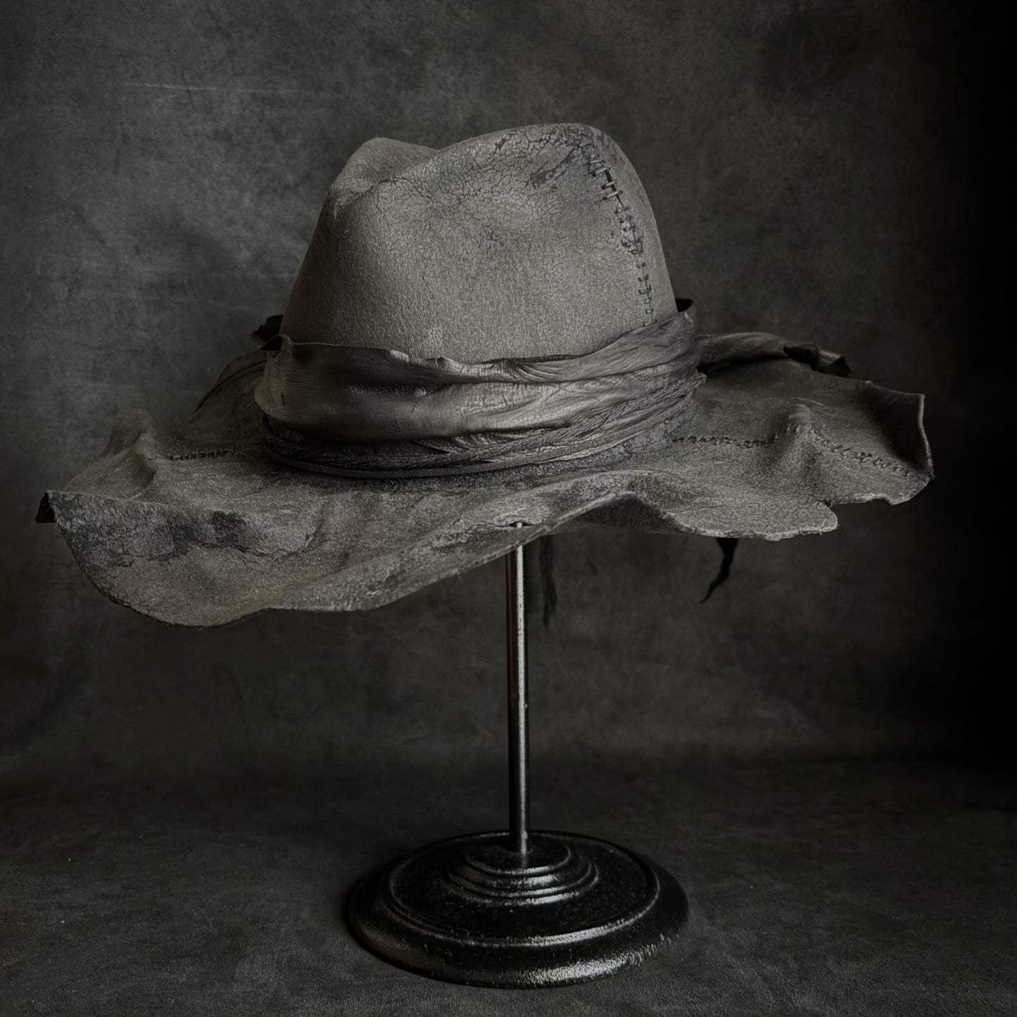 Charcoal wax stitch ｗrinkle brim fedora hat