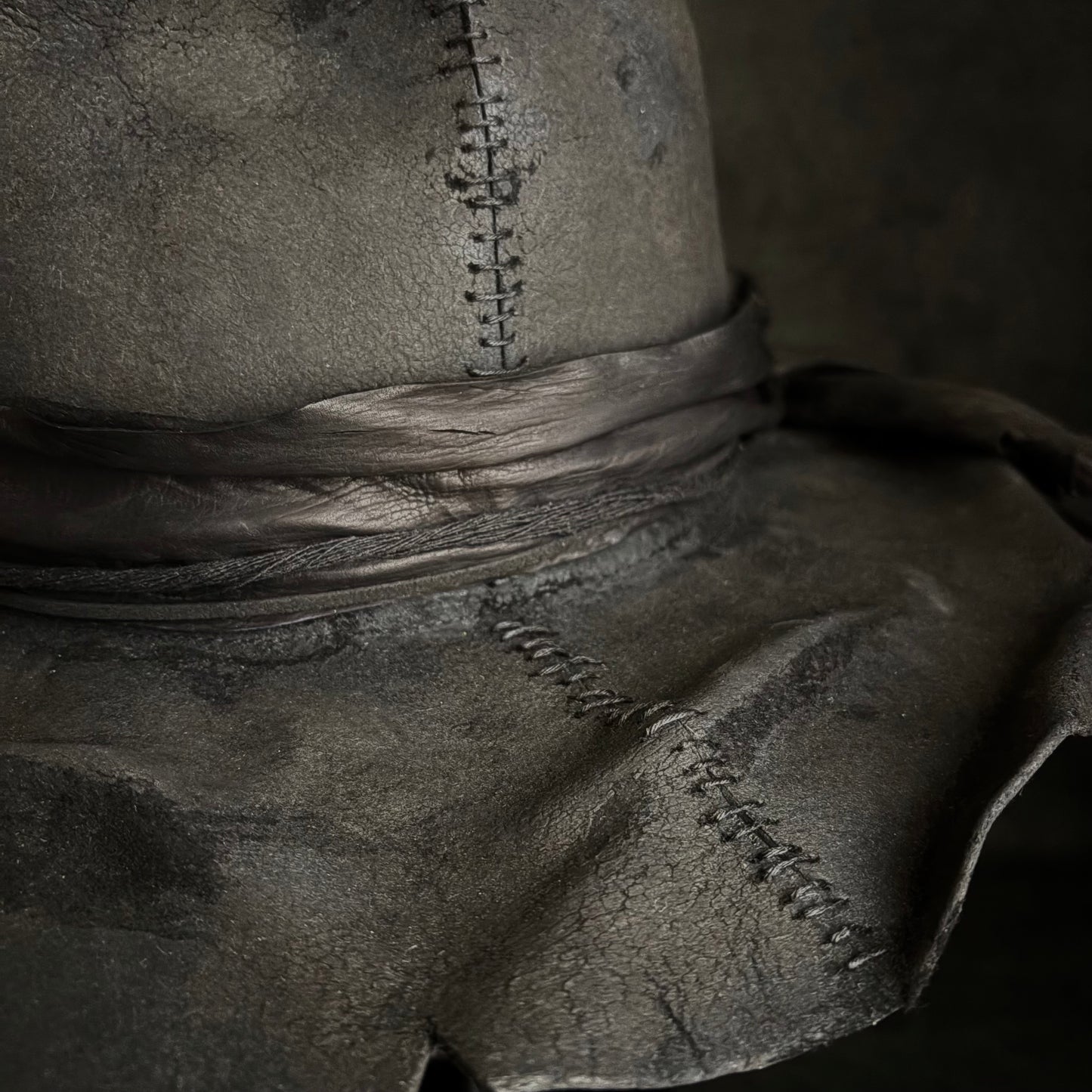 Charcoal wax stitch ｗrinkle brim fedora hat