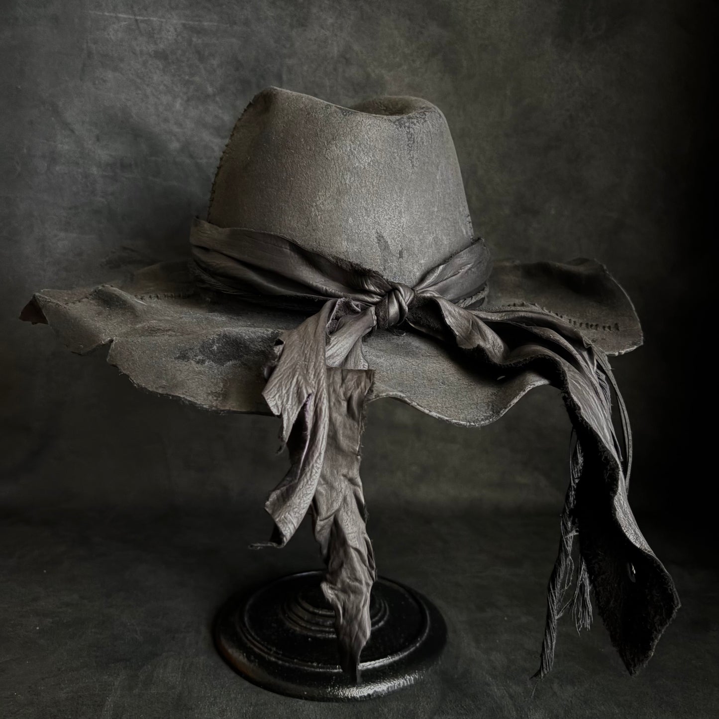 Charcoal wax stitch ｗrinkle brim fedora hat