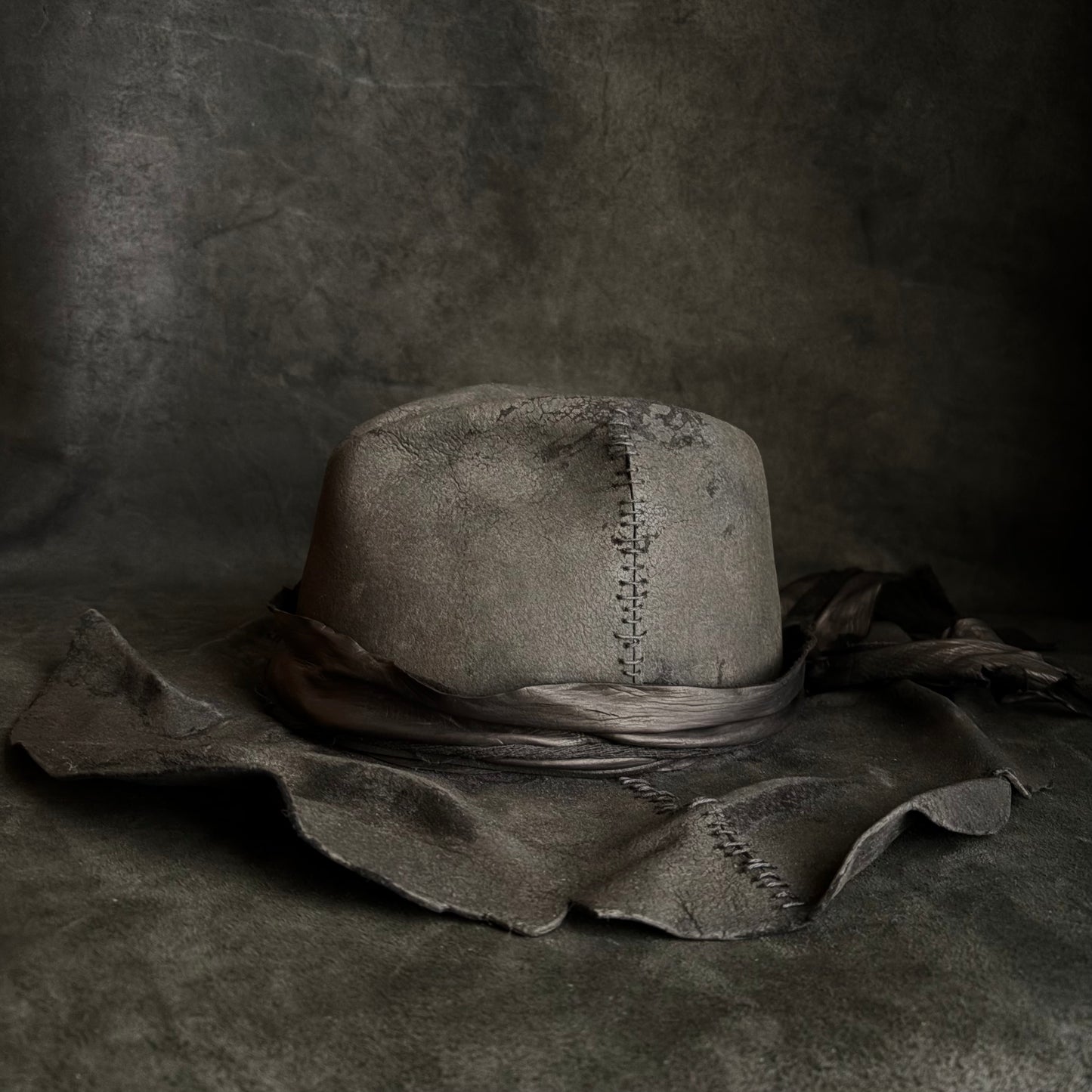 Charcoal wax stitch ｗrinkle brim fedora hat