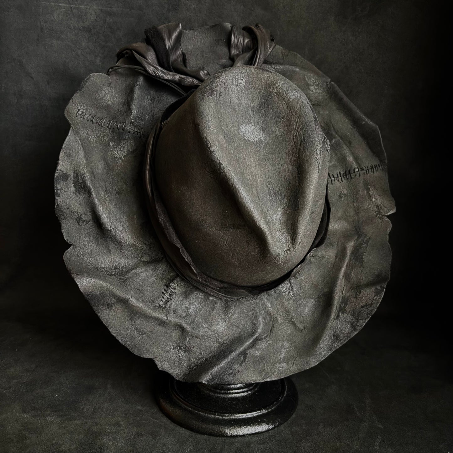 Charcoal wax stitch ｗrinkle brim fedora hat