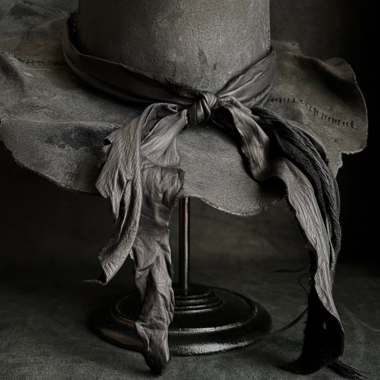Charcoal wax stitch ｗrinkle brim fedora hat