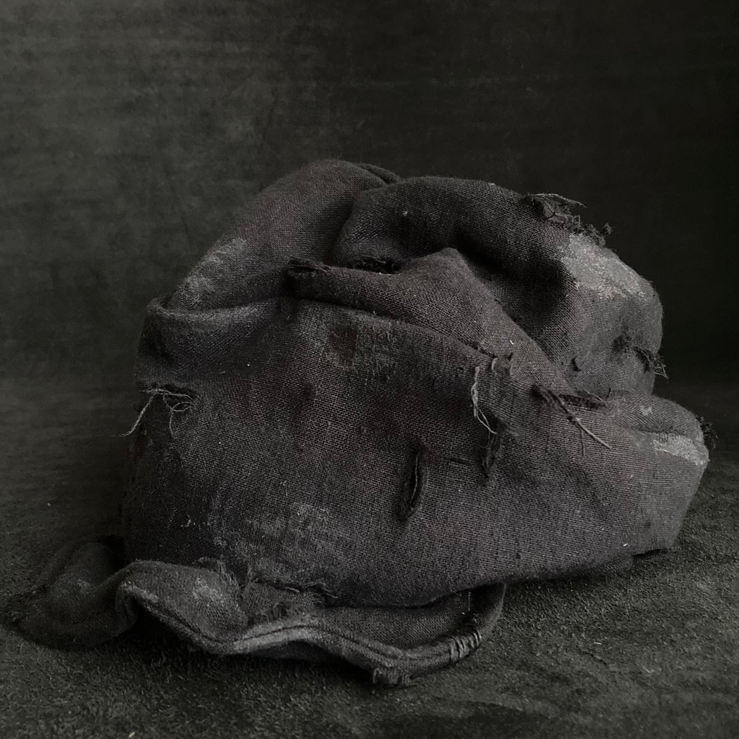 Black linen damage turn cap