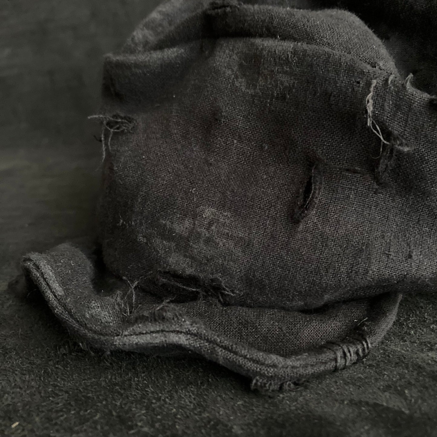Black linen damage turn cap