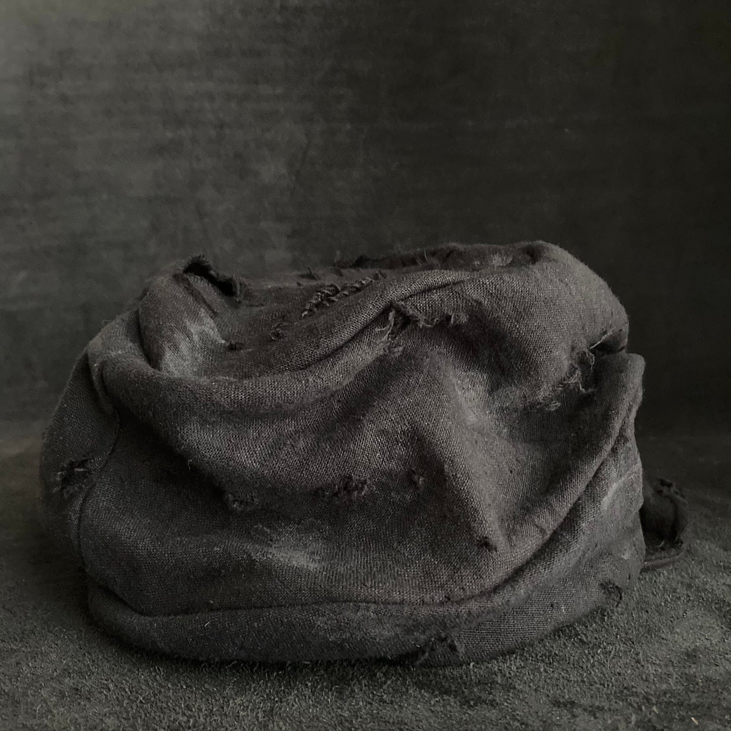 Black linen damage turn cap