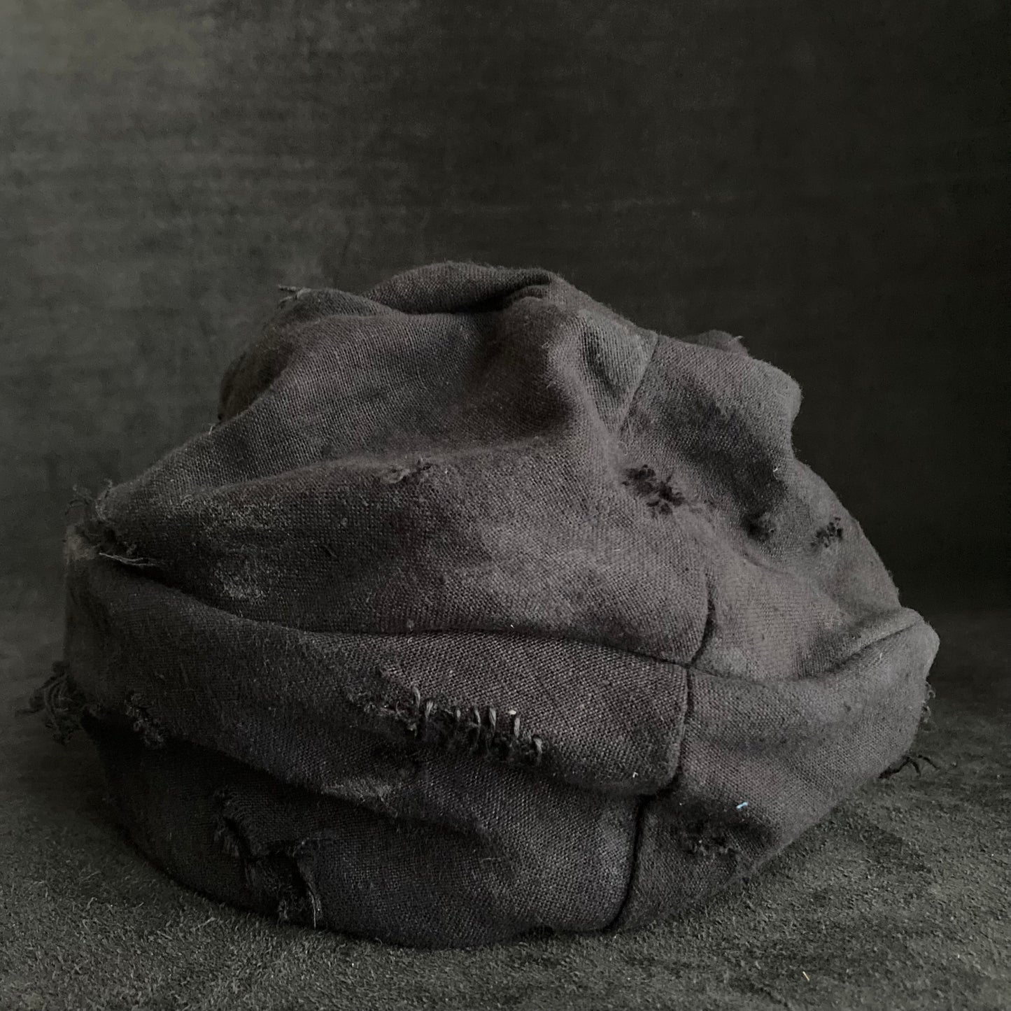 Black linen damage turn cap