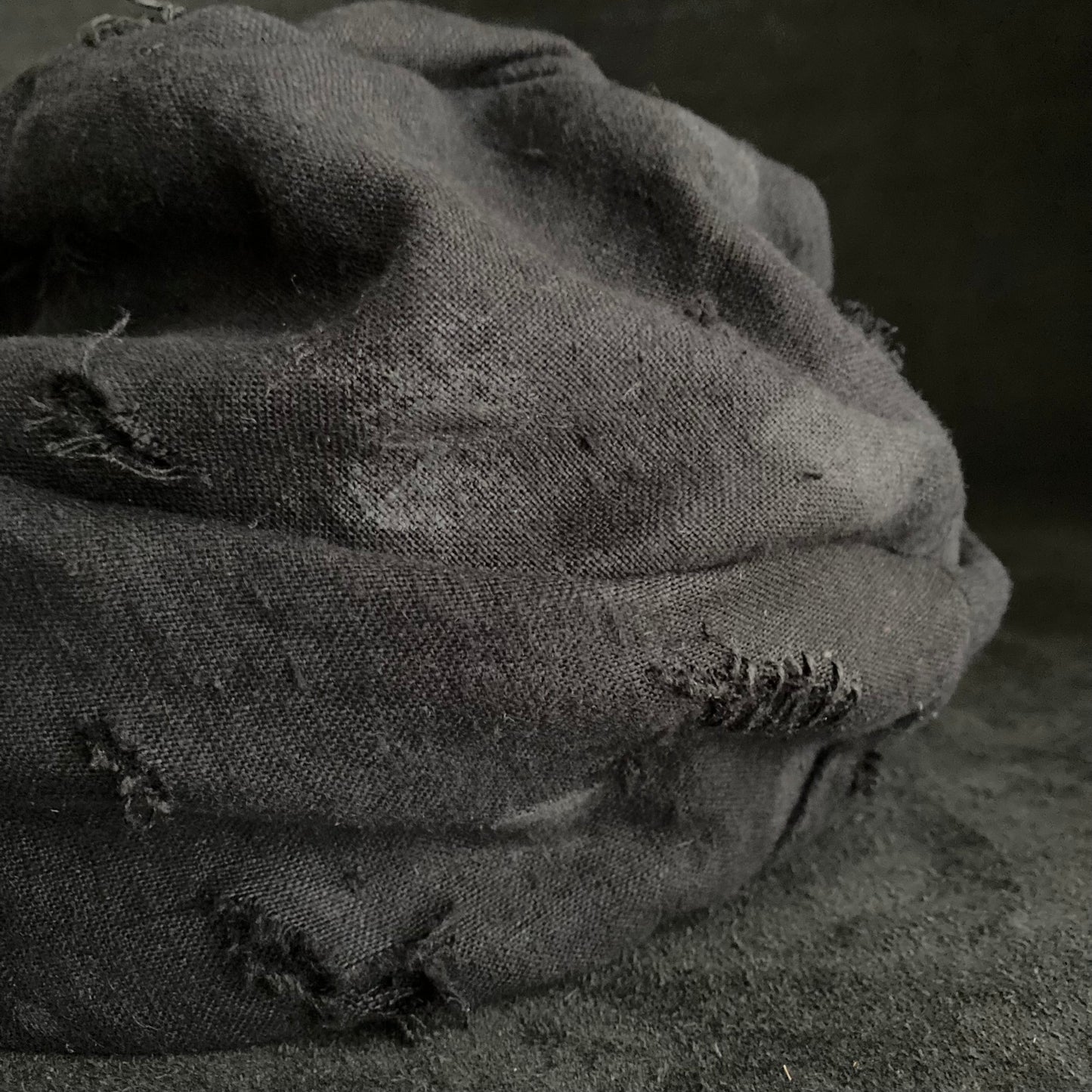 Black linen damage turn cap