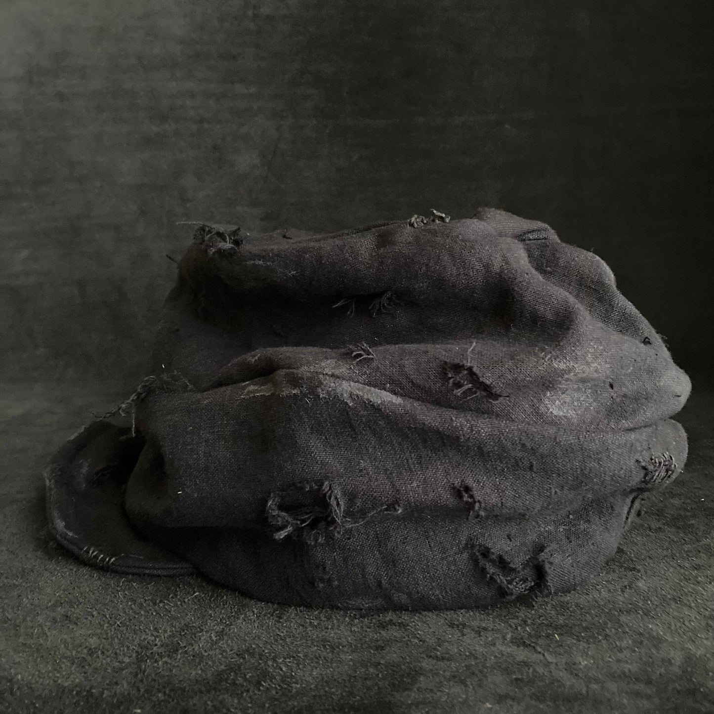 Black linen damage turn cap