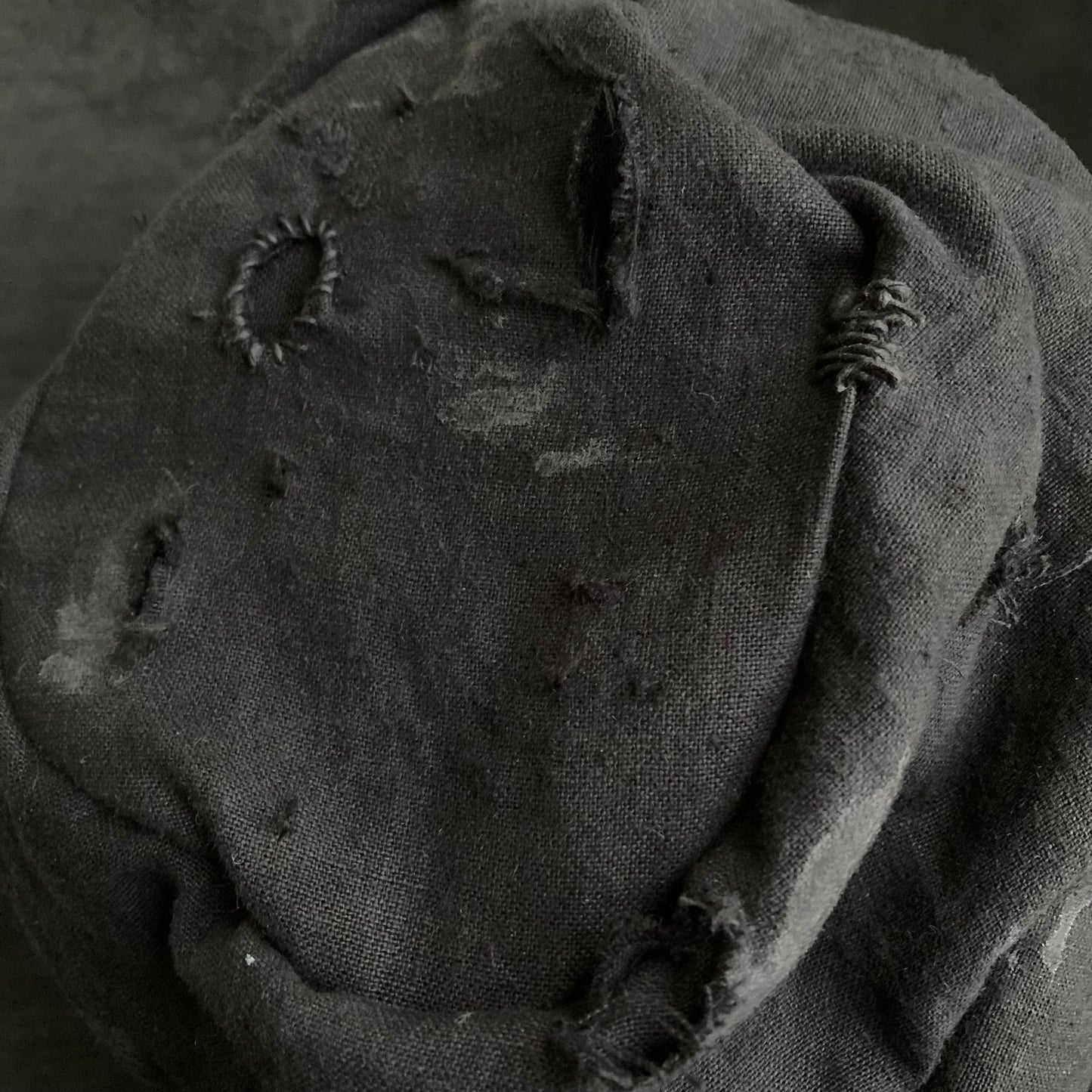 Black linen damage turn cap