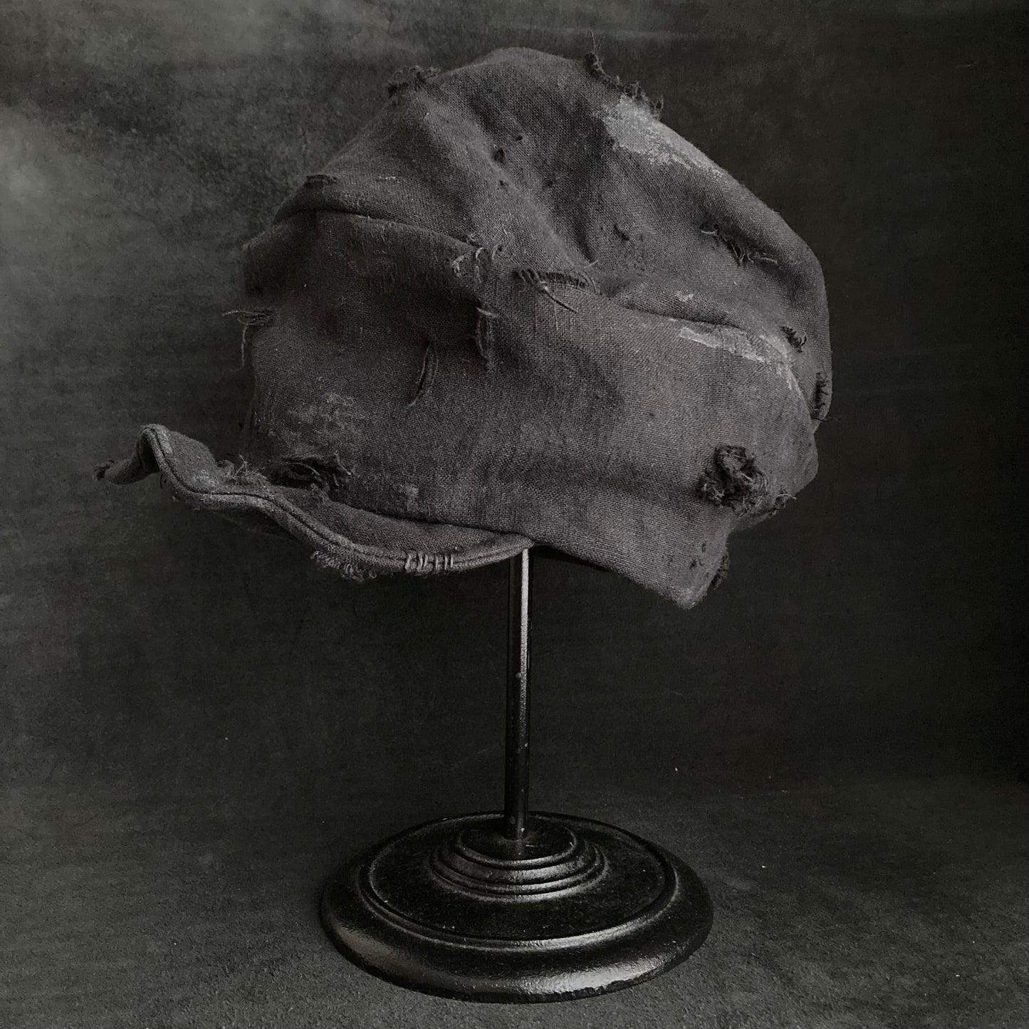 Black linen damage turn cap