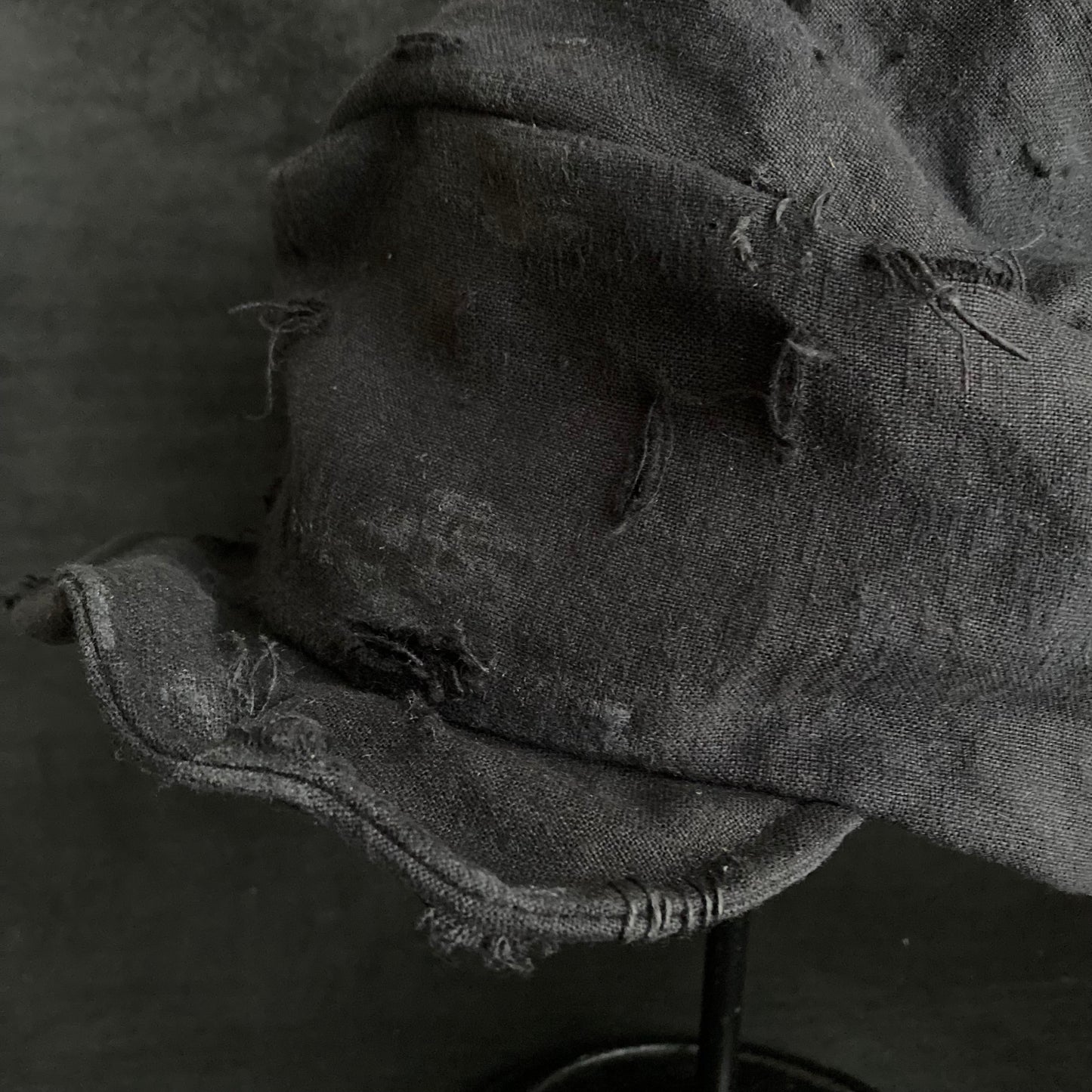 Black linen damage turn cap