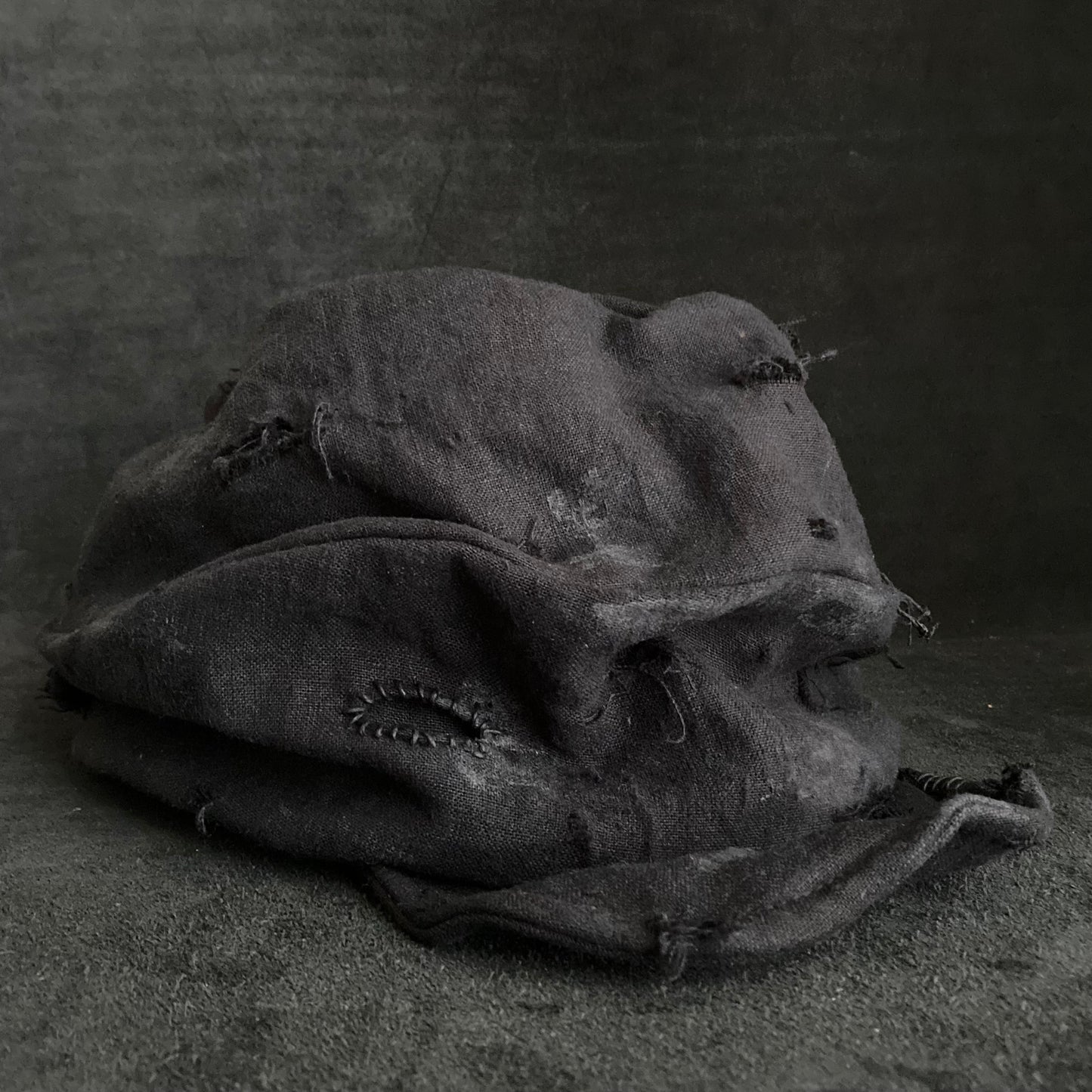 Black linen damage turn cap