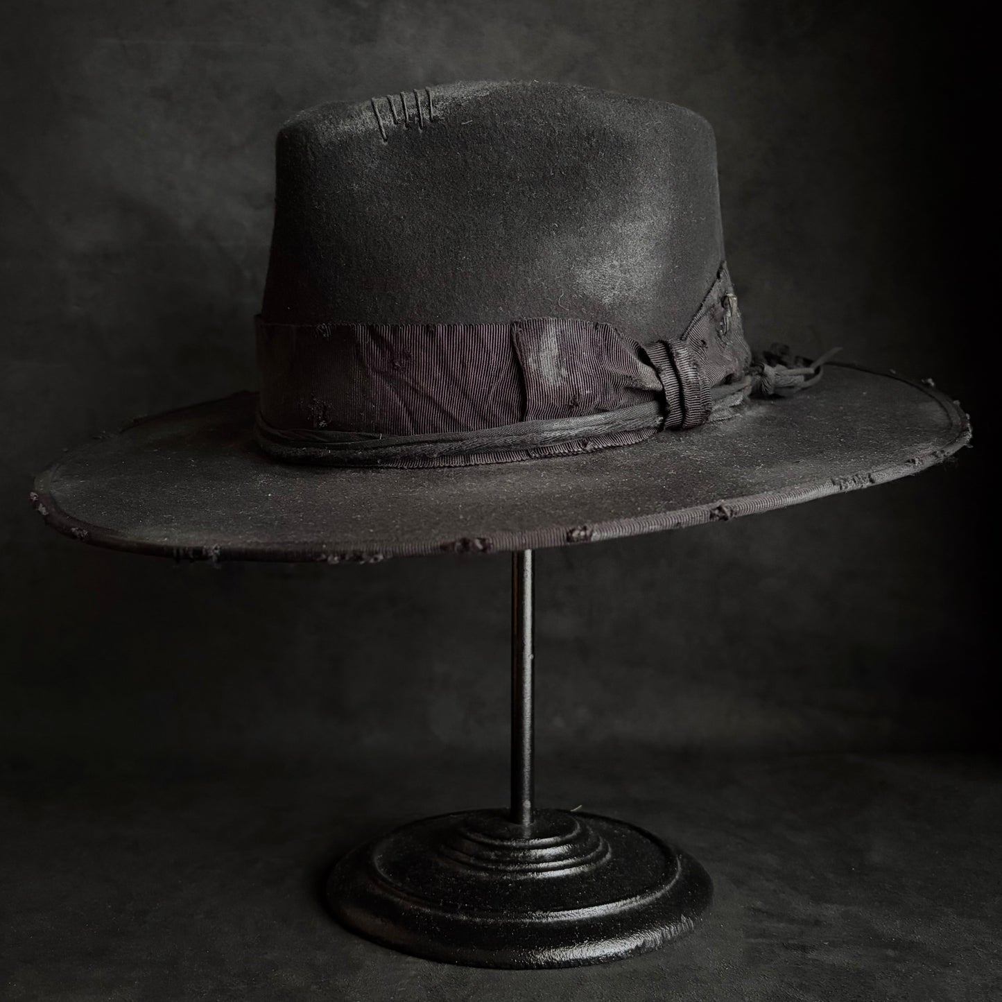 Correct black fedora hat (western weight)
