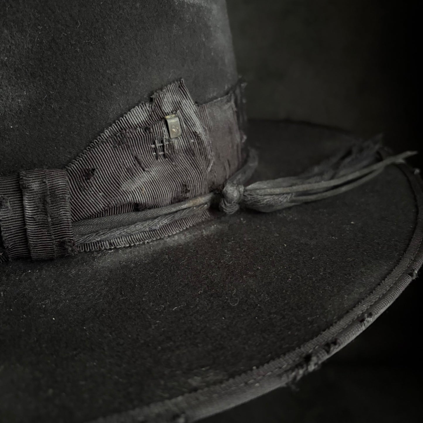 Correct black fedora hat (western weight)