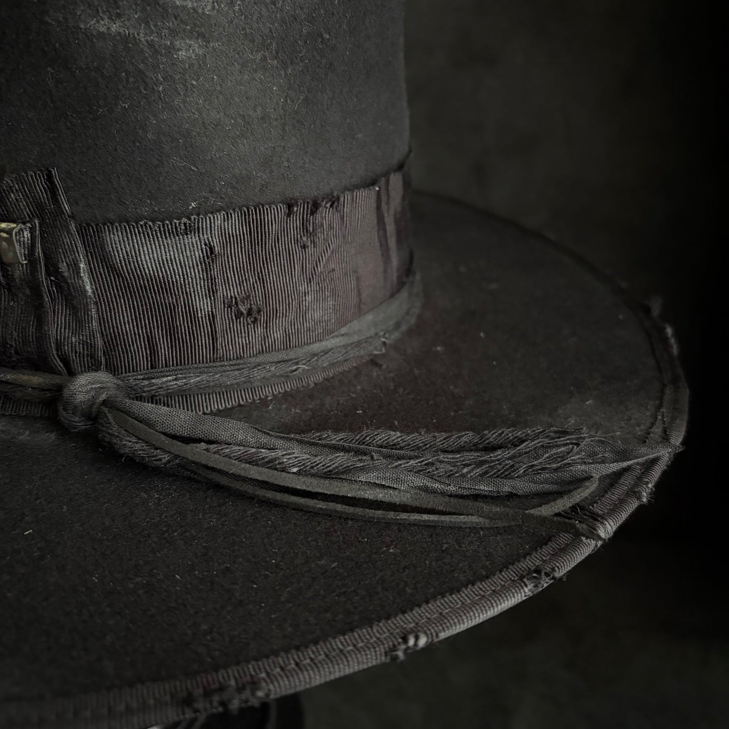 Correct black fedora hat (western weight)