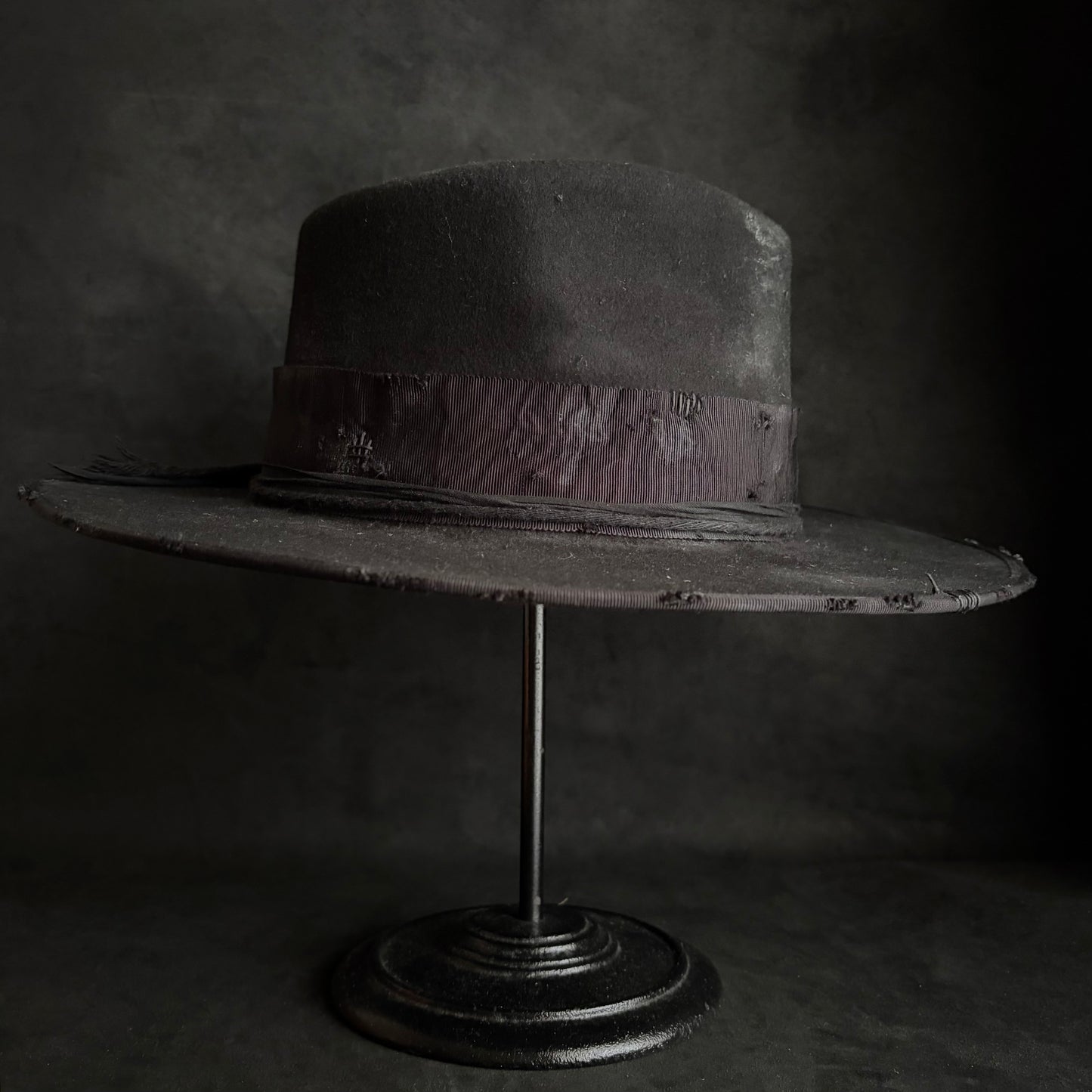 Correct black fedora hat (western weight)